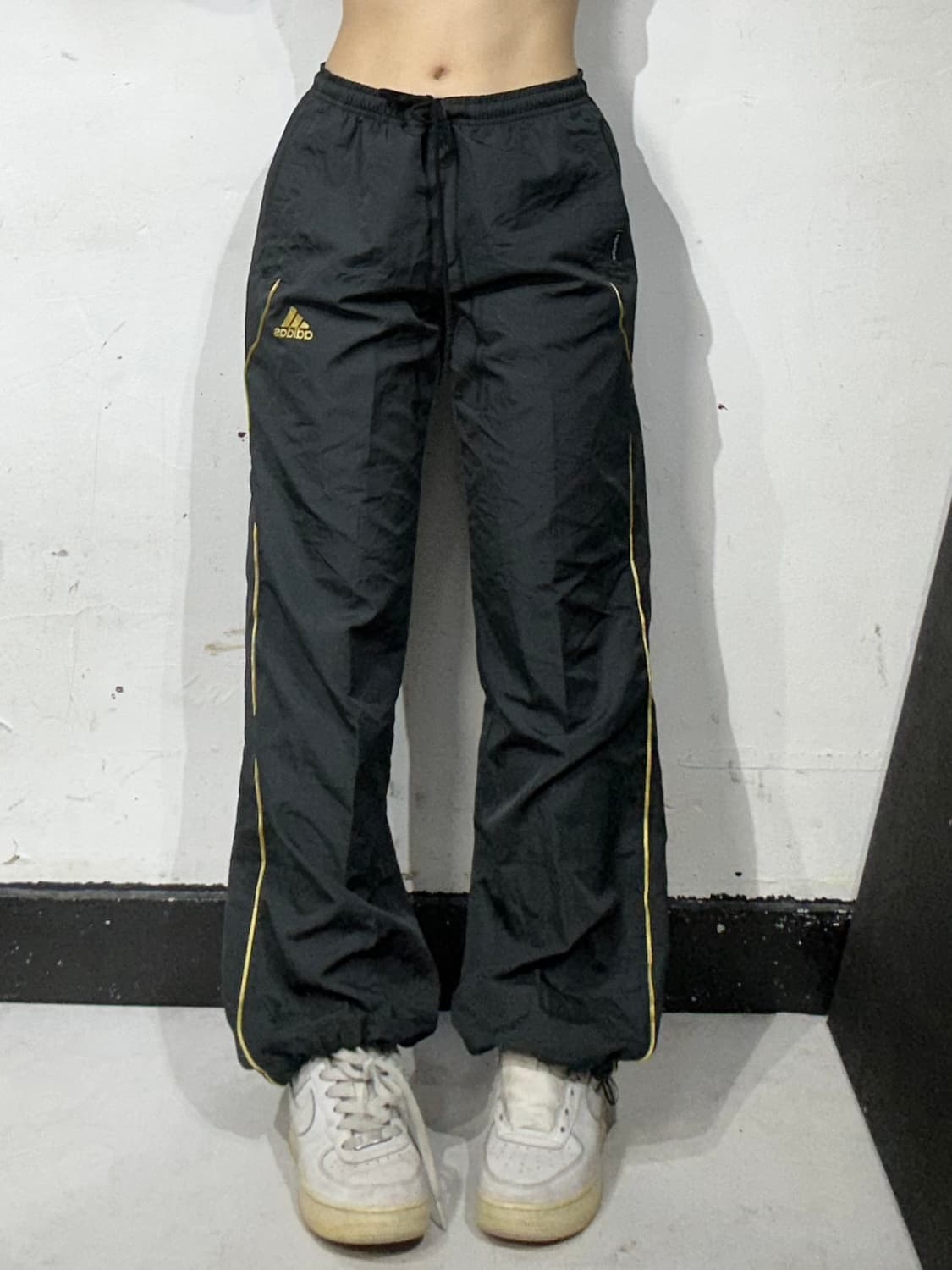 아디다스 블랙 골드 사이드 라인 와이드 트랙 팬츠 M 상품이미지2