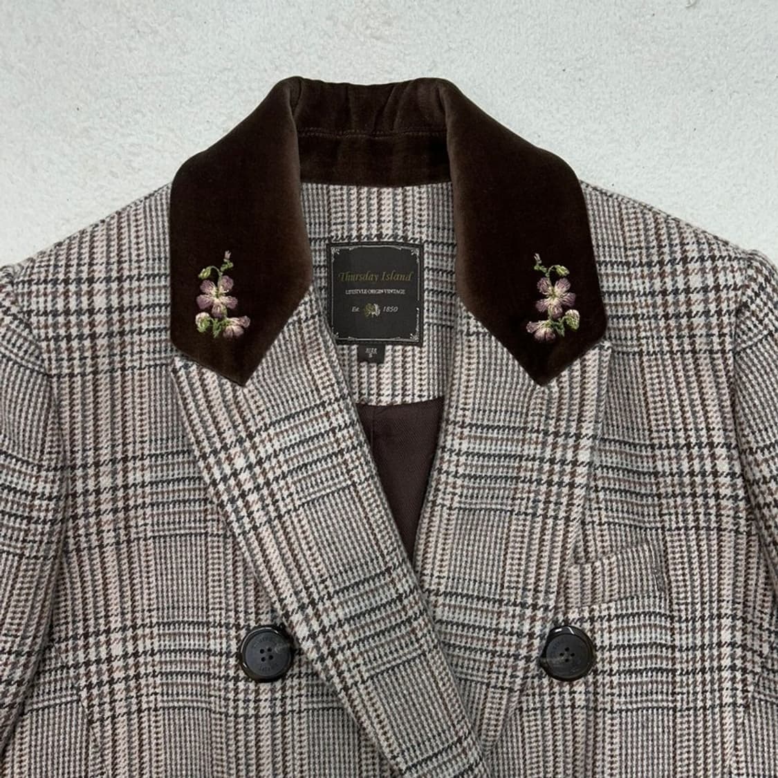 써스데이 아일랜드 더블여밈 체크 자수 맥시기장 코트 S 상품이미지4