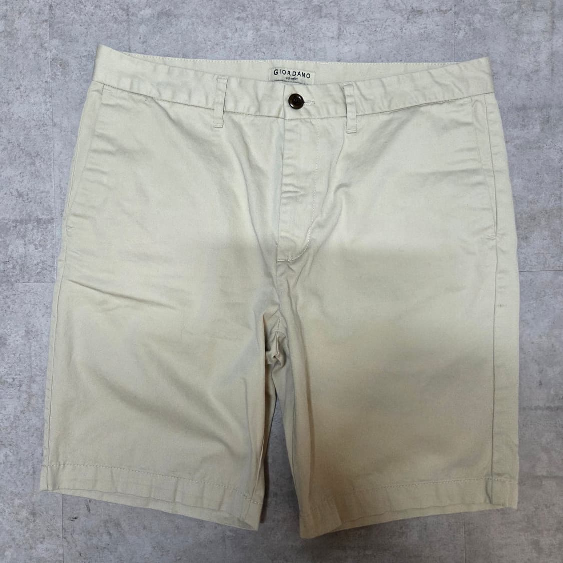 (네고가능)지오다노 크림색 반바지 상품이미지1