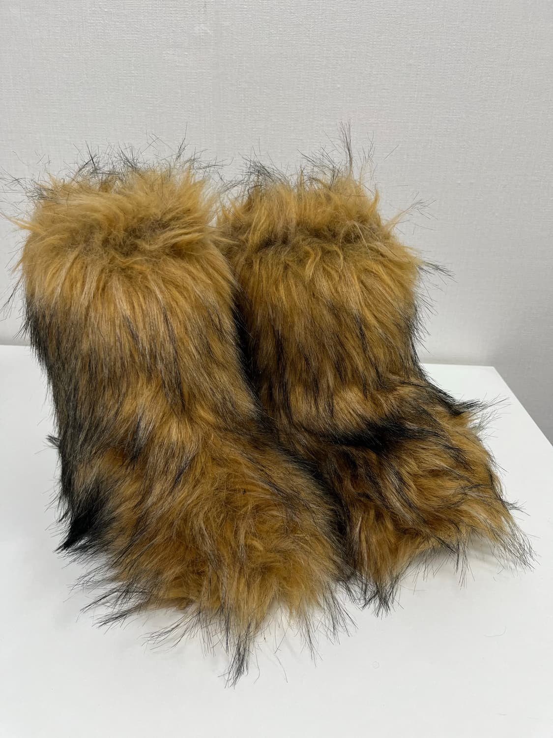 [230] Y2K 페이크 퍼 부츠 상품이미지1