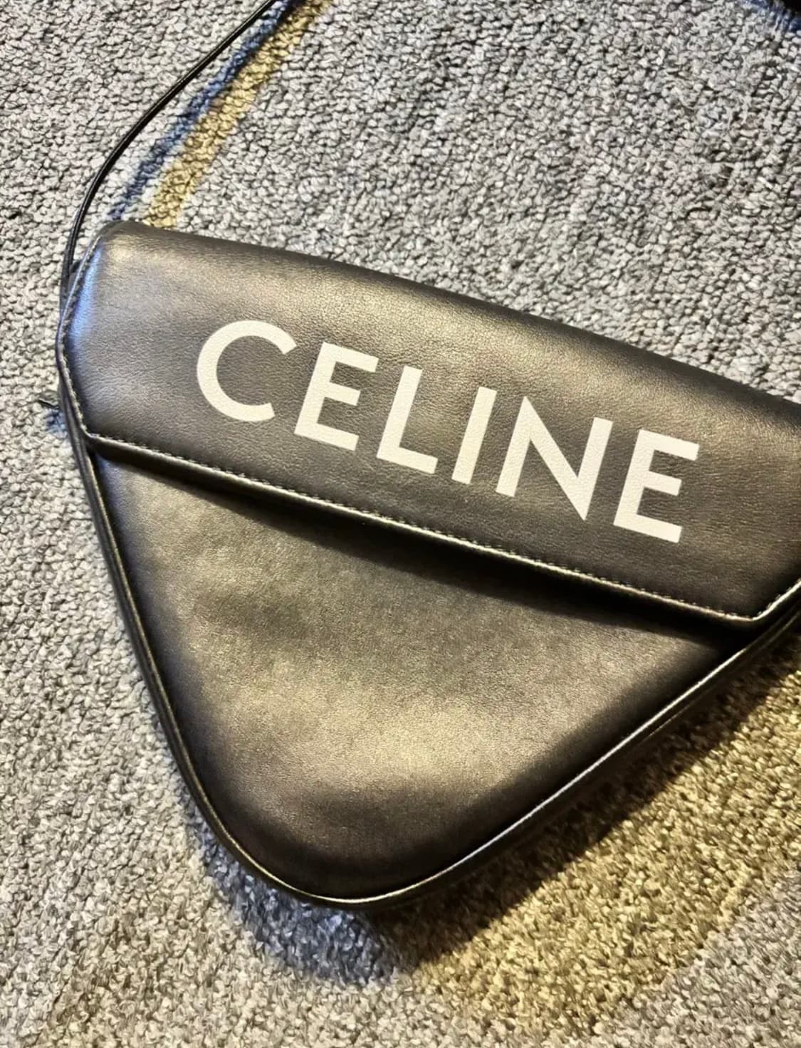 셀린느 트라이앵글 백 블랙 상품이미지4