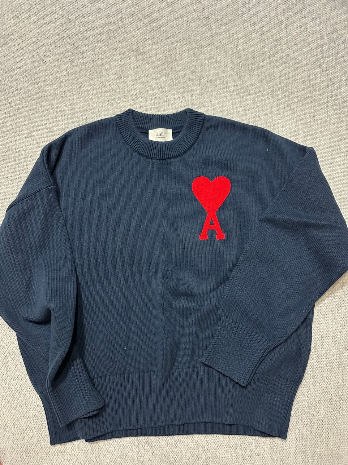 (정품) 아미(AMI) 빅 하트 로고 크루넥 니트 네이비 - L사이즈 상품이미지1