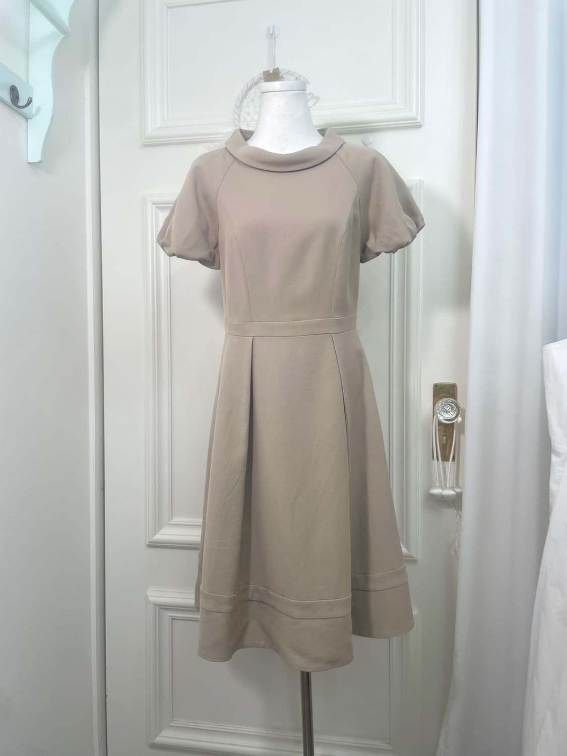 beige pleats puff sleeve princess opc 상품이미지1
