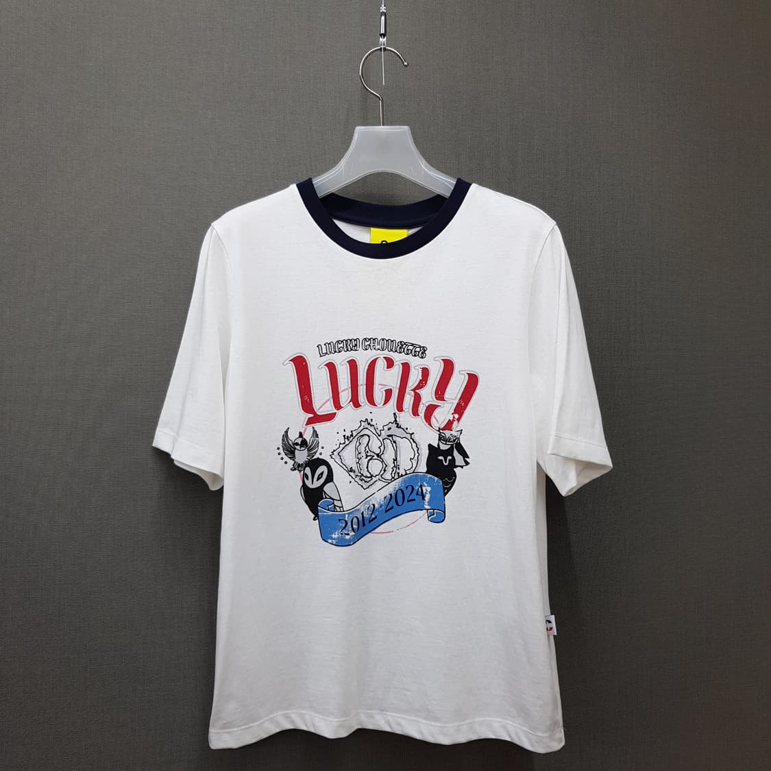 럭키슈에뜨 2025  그래픽 프린트 배색 라운드 티셔츠 36사이즈 상품이미지1