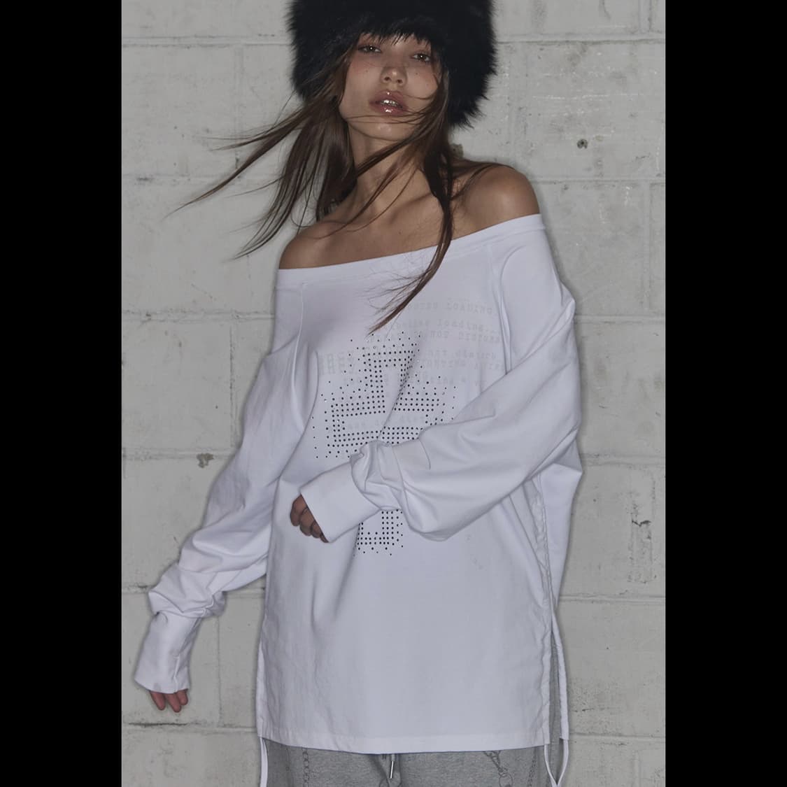 FANCY CLUB DIVINE CROSS OFF-SHOULDER TEE 상품이미지1