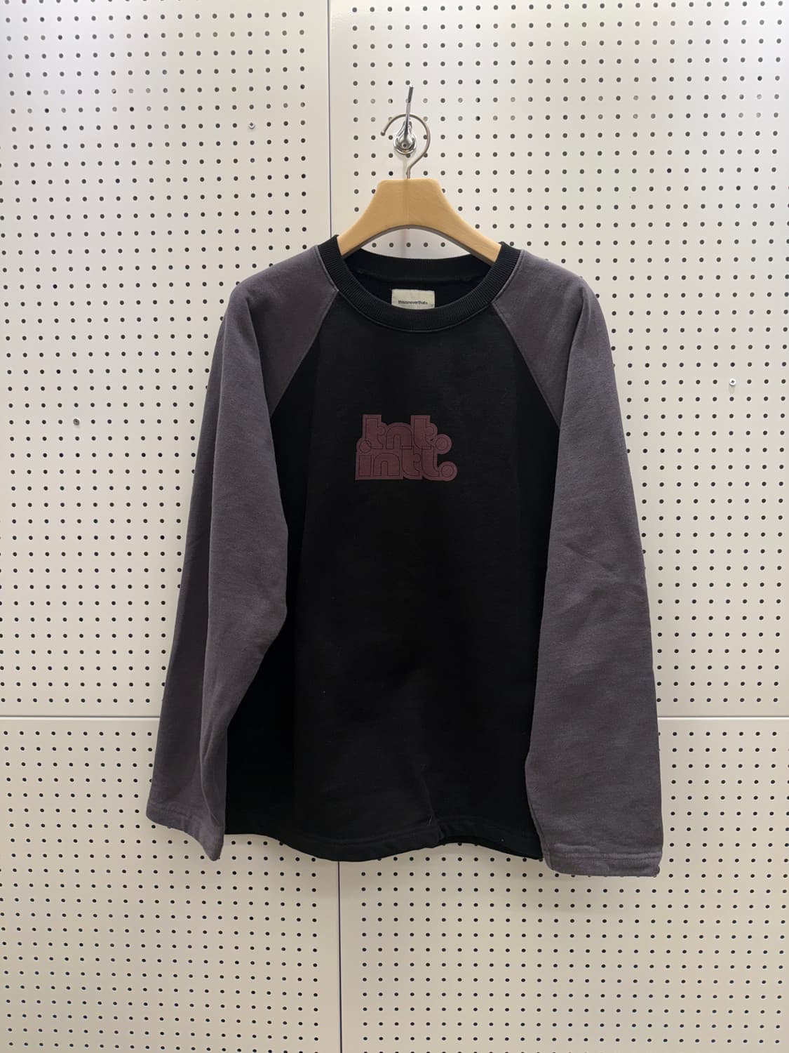 디스이즈네버댓 센터로고 투톤 맨투맨 U248 상품이미지2