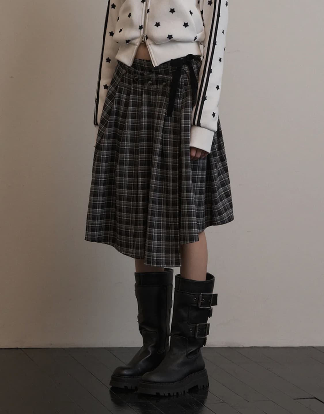 셋업이엑스이 체크 랩 스커트 블랙 색상 상품이미지1