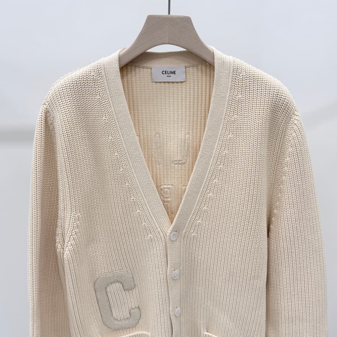[S+급/M] 24FW 셀린느 C로고 컬리지 가디건 아이보리 상품이미지3