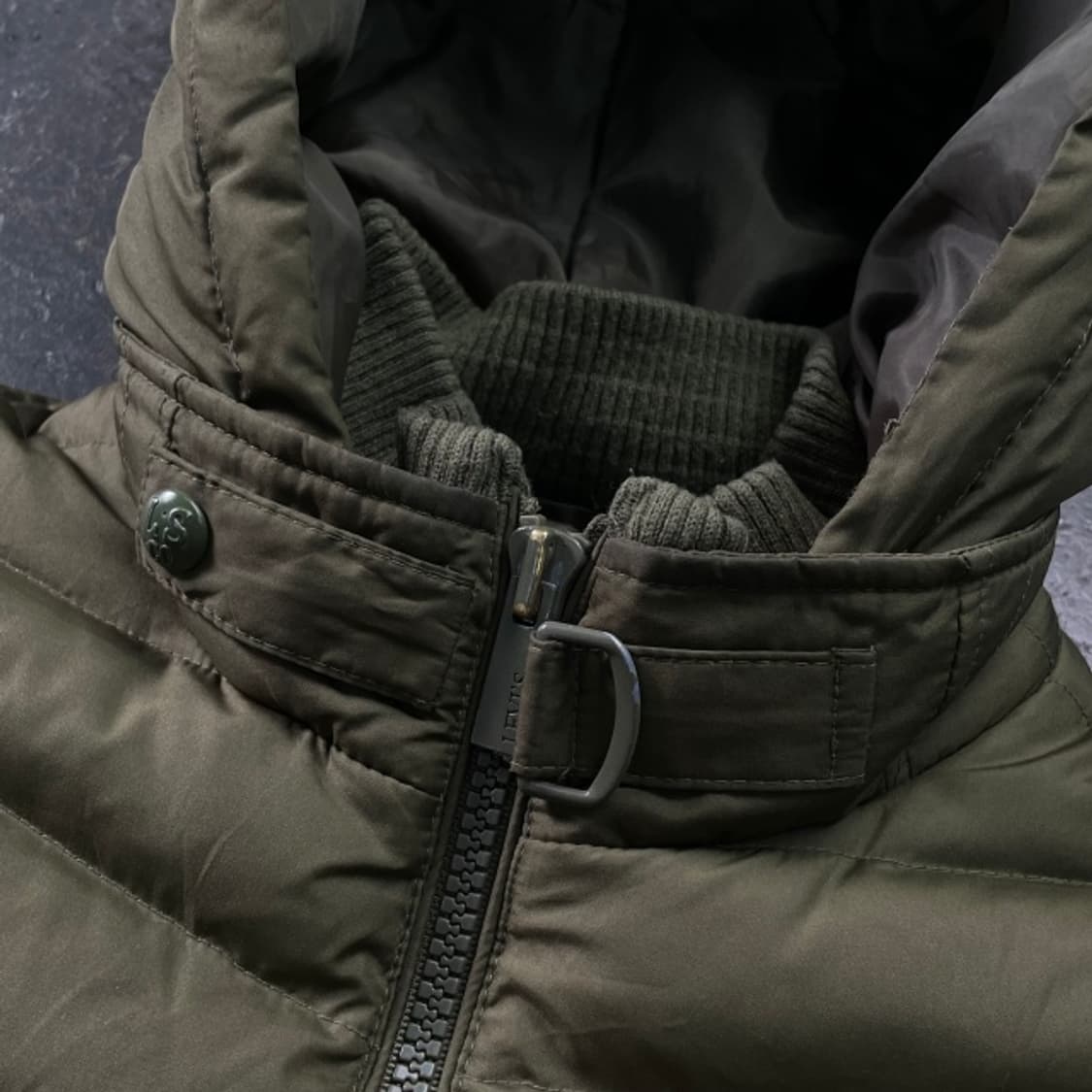 95 리바이스 카키 경량패딩 상품이미지3