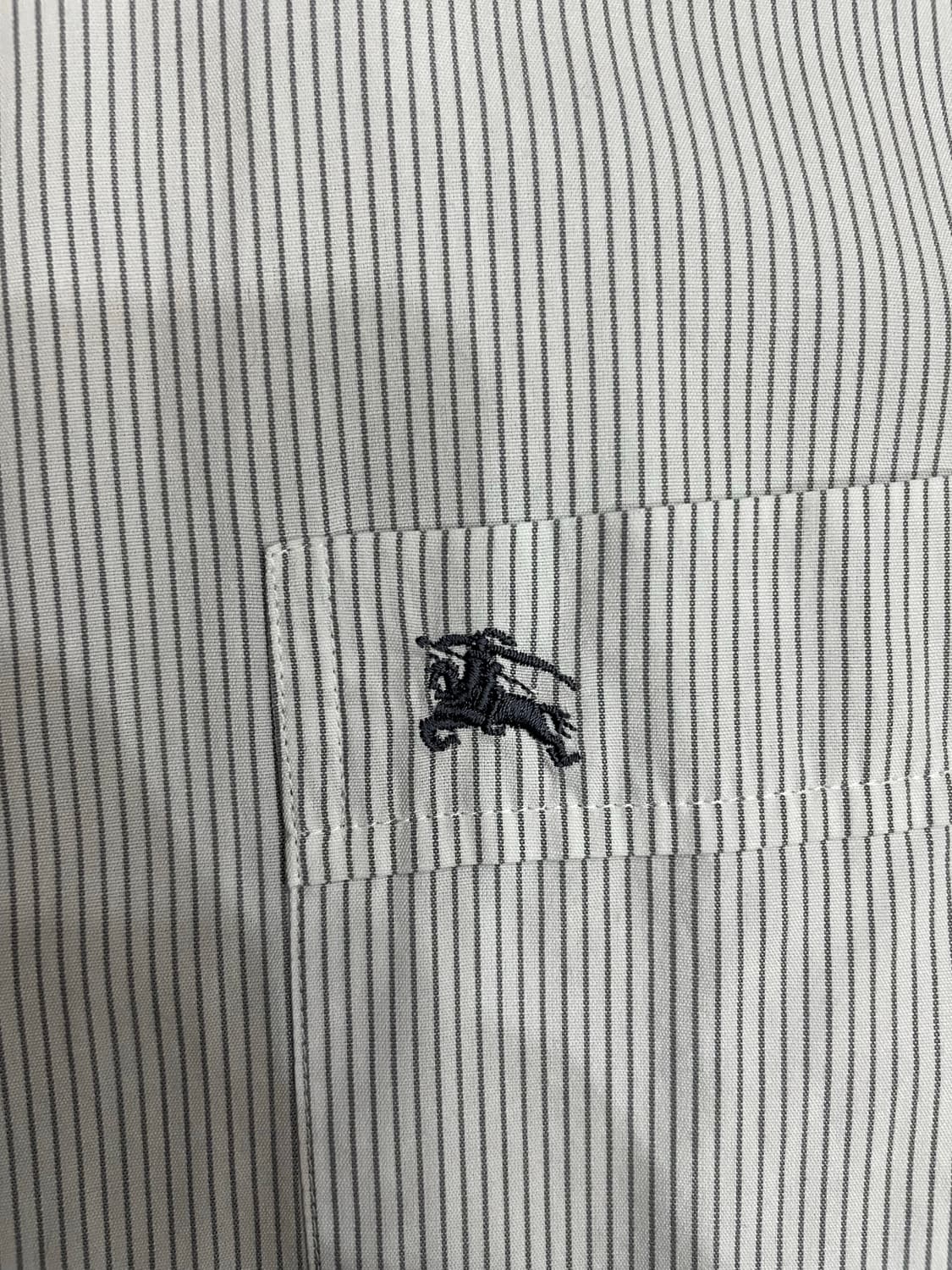 버버리 블랙라벨 자수 로고 스트라이프 셔츠 40 상품이미지5