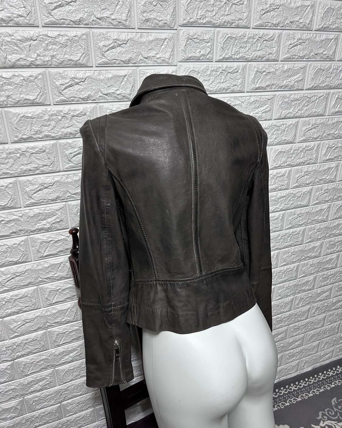 램스킨 비대칭 하이넥 버클 자켓 상품이미지6