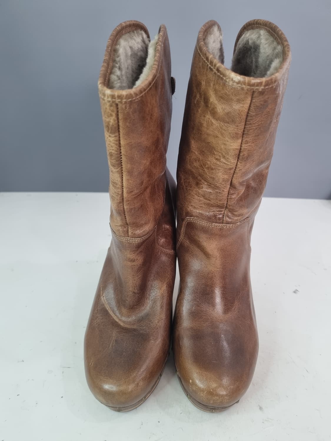 어그 250 브라운 레더 부츠 상품이미지3