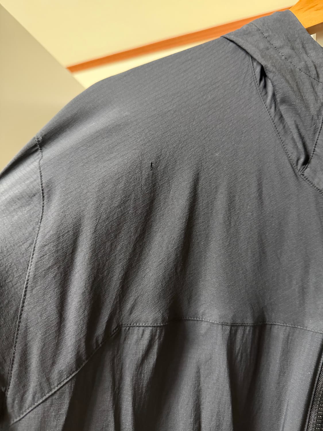 아크테릭스 스쿼미시 후드 블랙 XL판매합니다. 상품이미지3