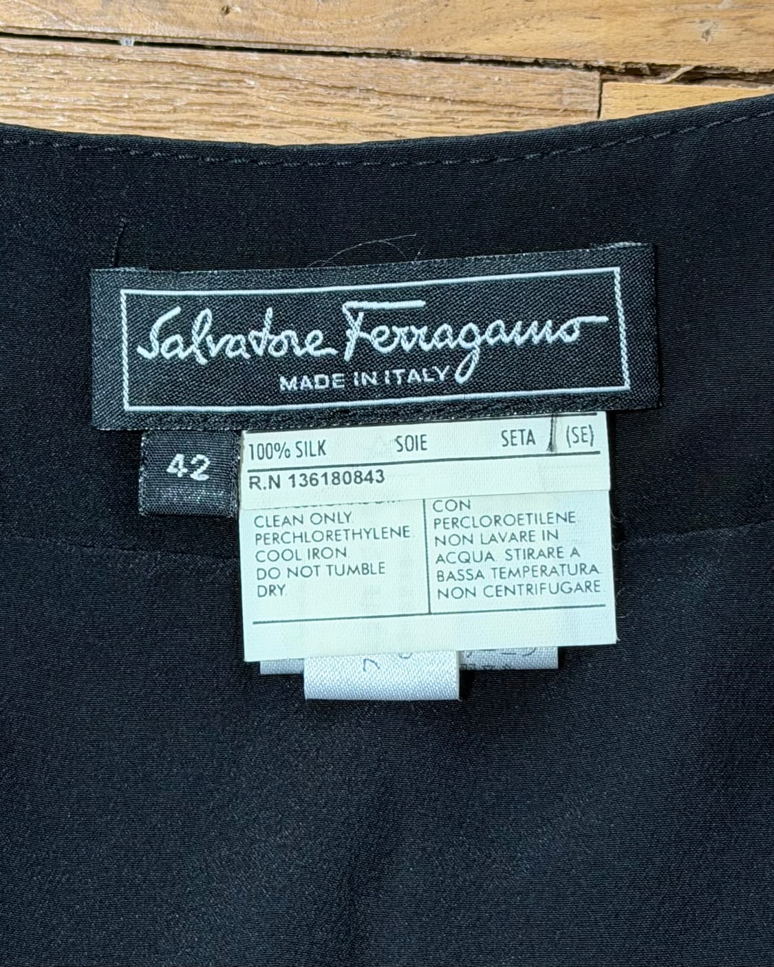 살바토레 페라가모 블랙 실크 레이어드 플레어 미디 스커트 상품이미지7