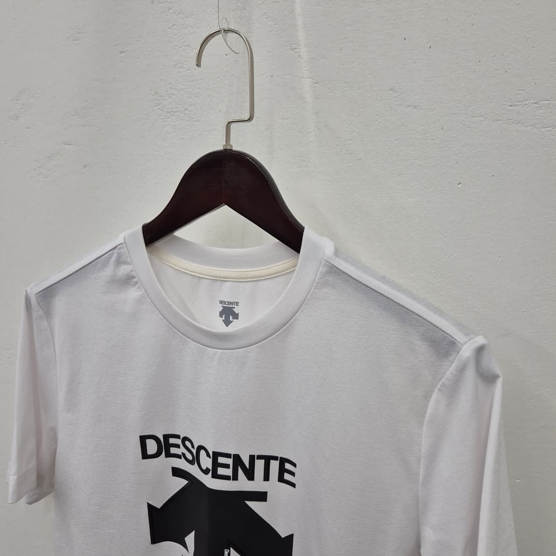 데상트 터프 빅로고 반팔티 95 상품이미지2