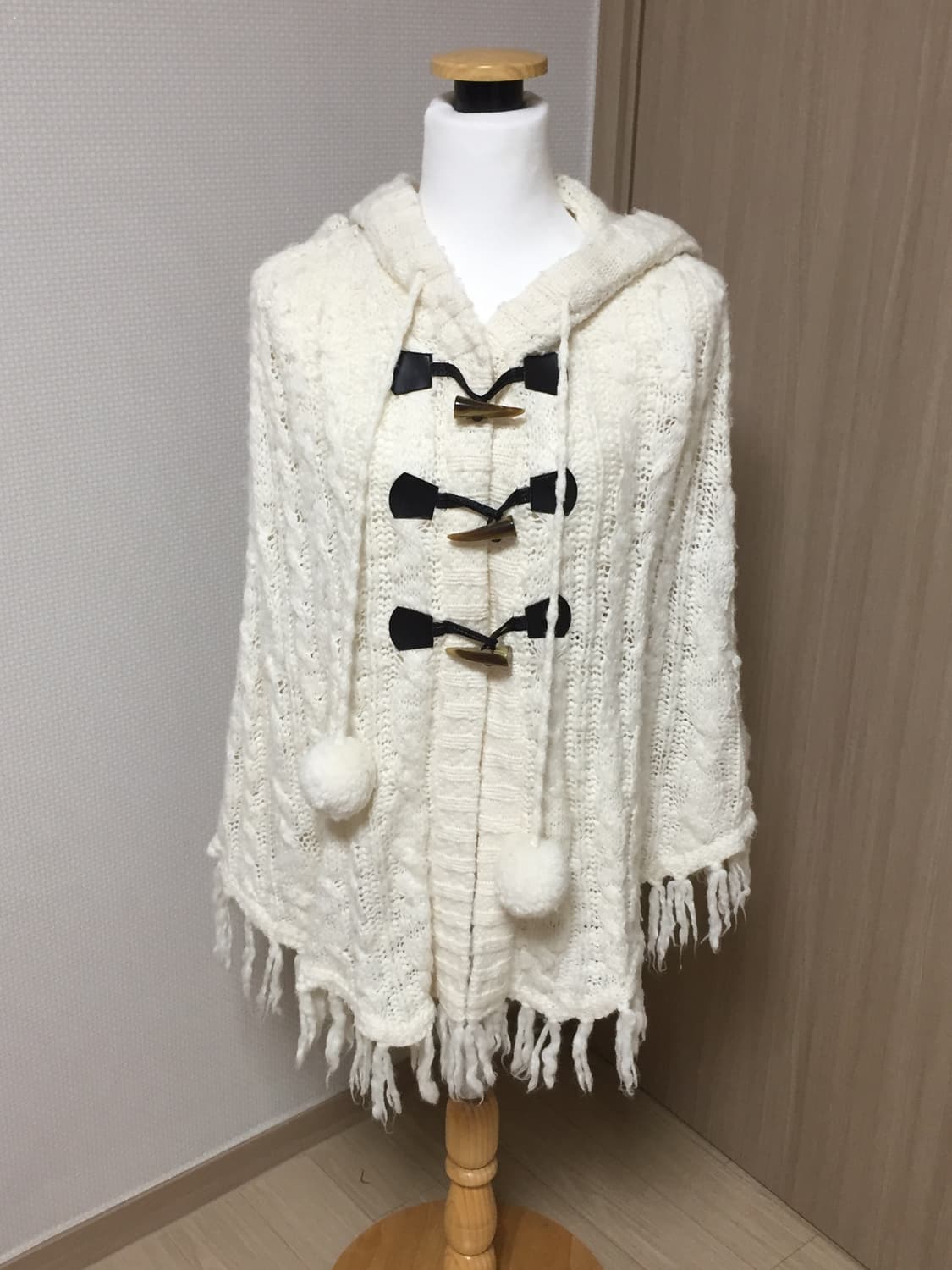 빈티지 모리걸 사와코 아이보리 폼폼이 케이프 상품이미지1
