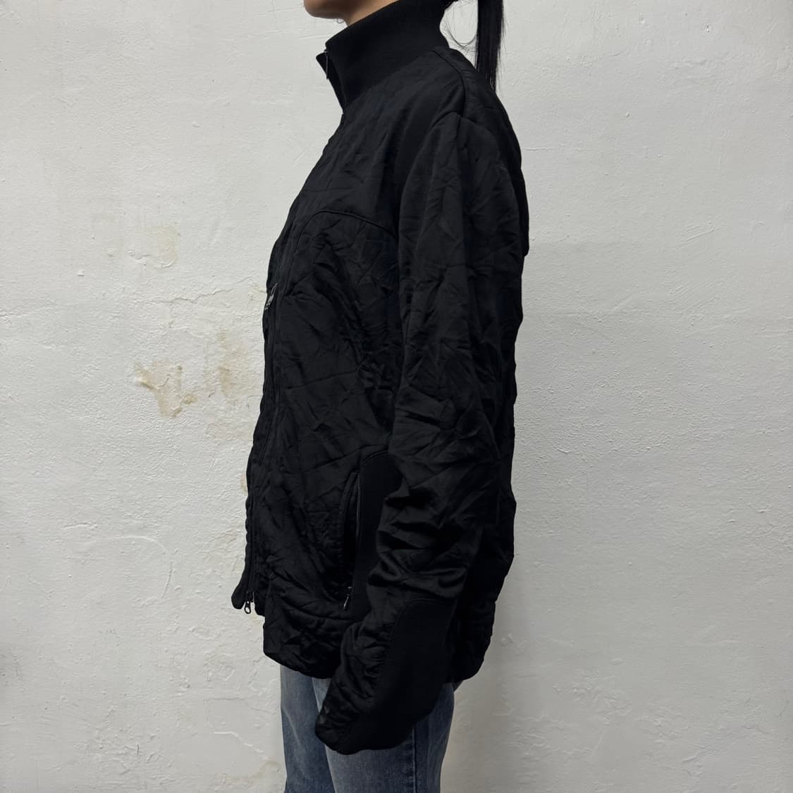 Y-3 블랙컬러 폴리에스터 혼방 하이넥 가공 링클 자켓 상품이미지2