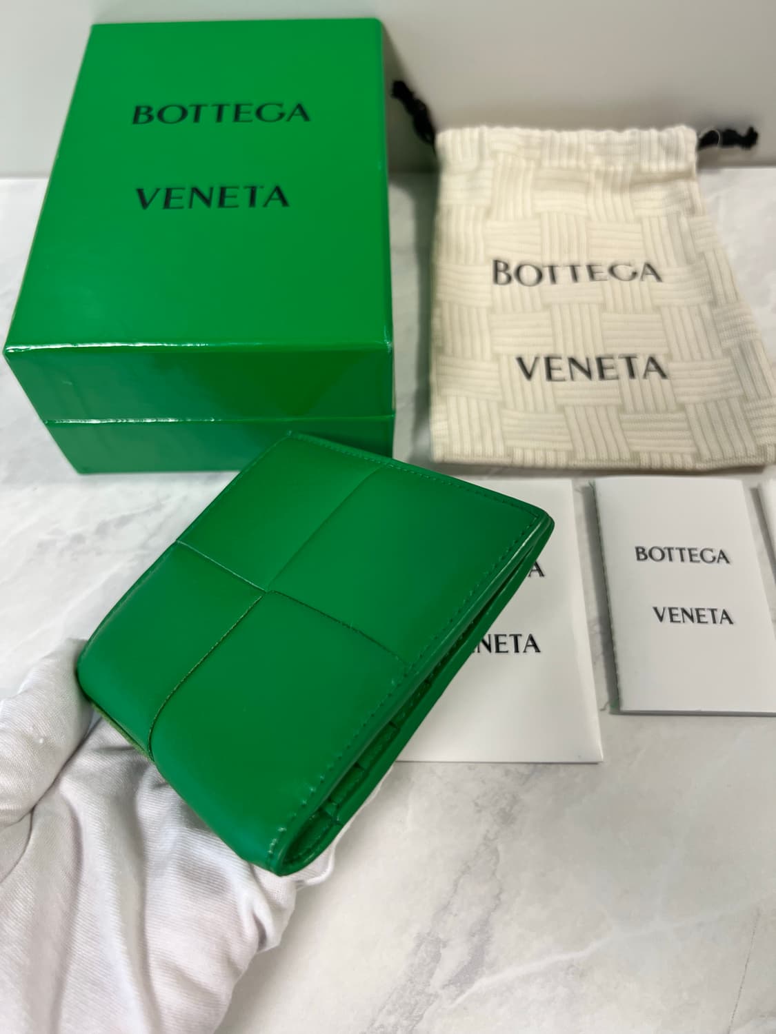 보테가베네타 슬림 폴더형 지갑 패러킷 상품이미지6