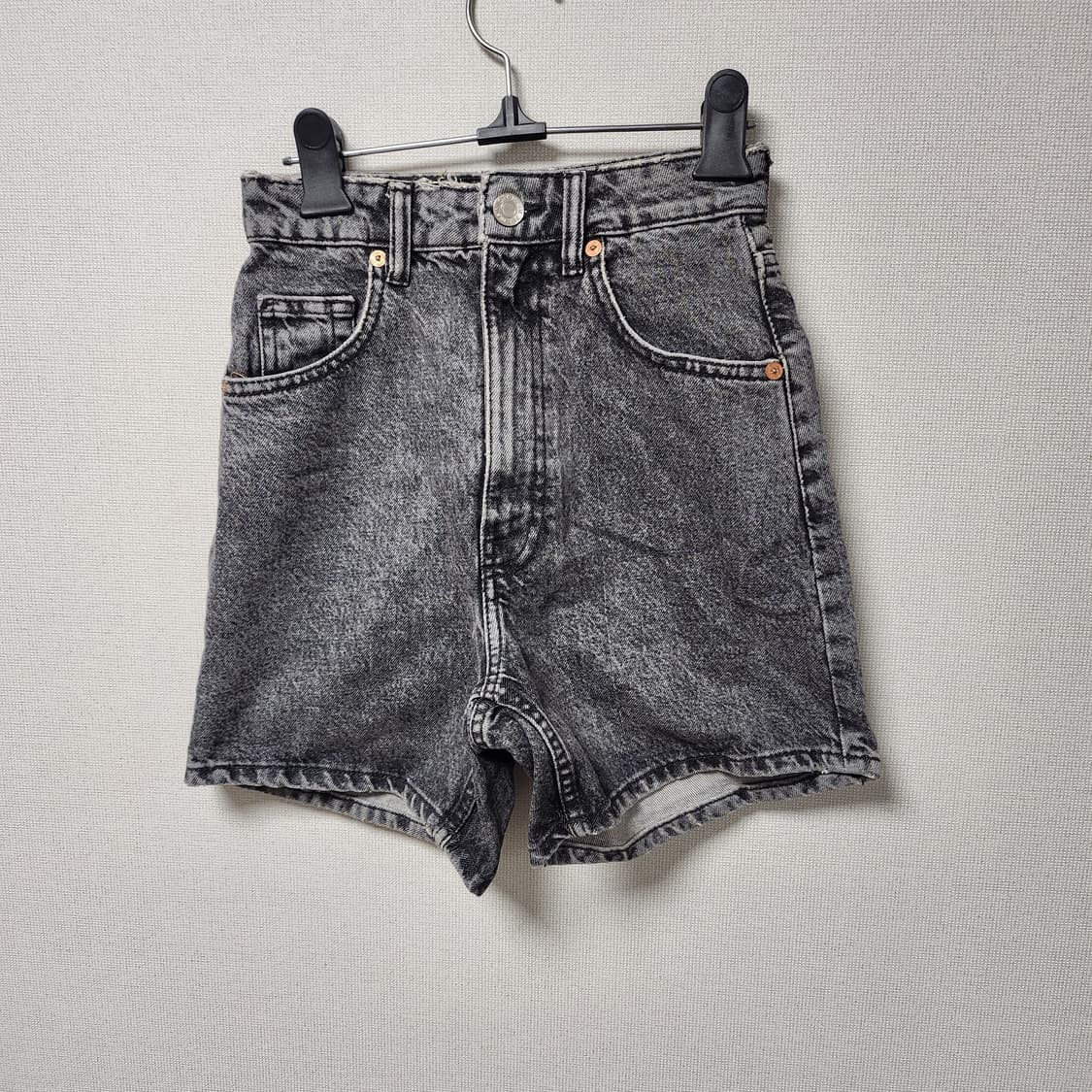 [23] ZARA 블랙 워싱 데님 숏팬츠 상품이미지1