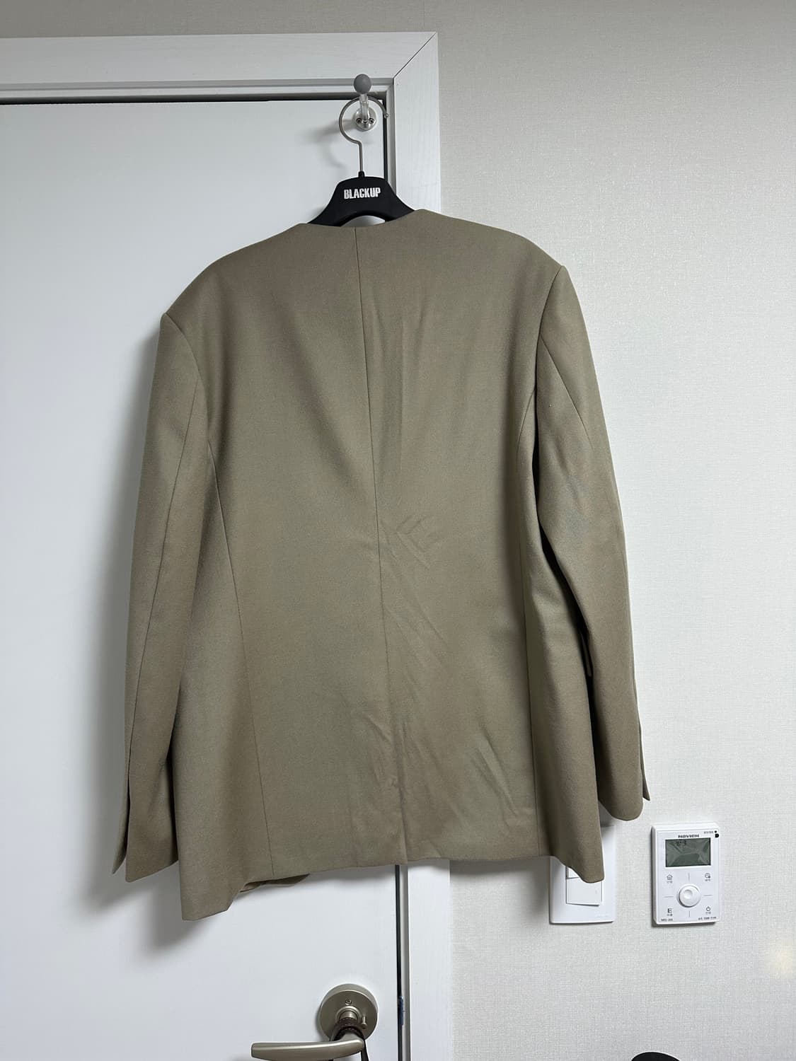 던스트 20FW 유니섹스 노카라 울 블레이저 그레이지 상품이미지3