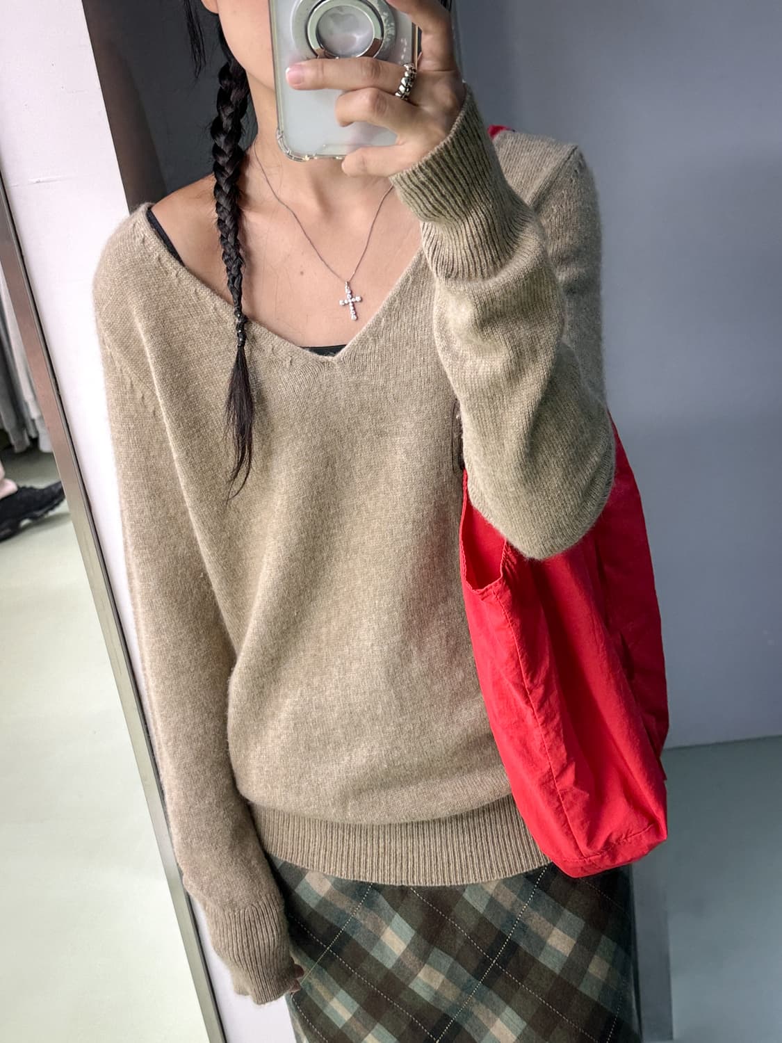 zucca beige deep v neck knit 상품이미지1