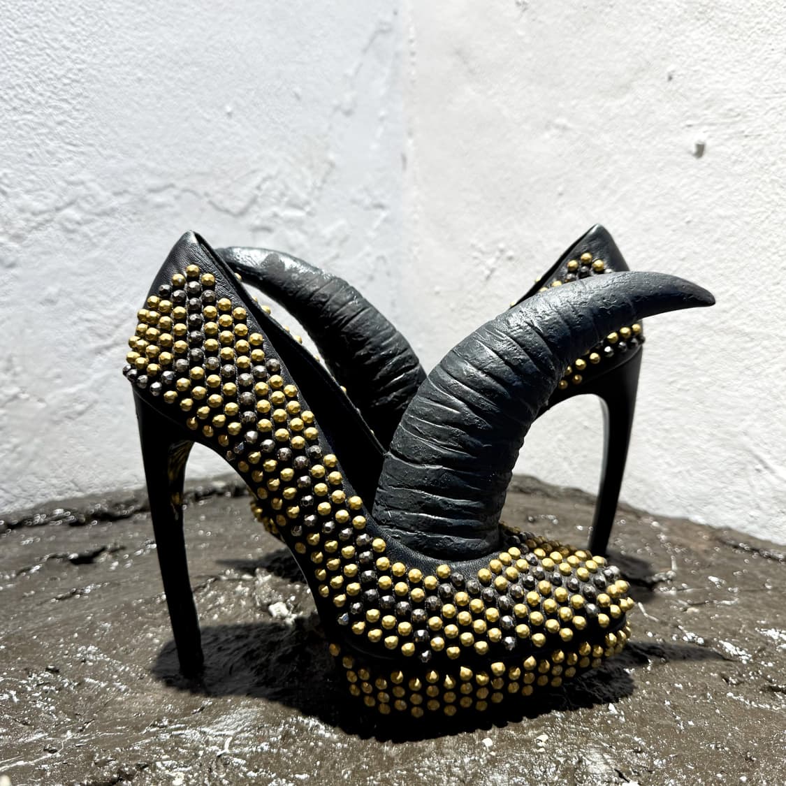 Alexander McQueen – Black Studded Leathe 상품이미지4
