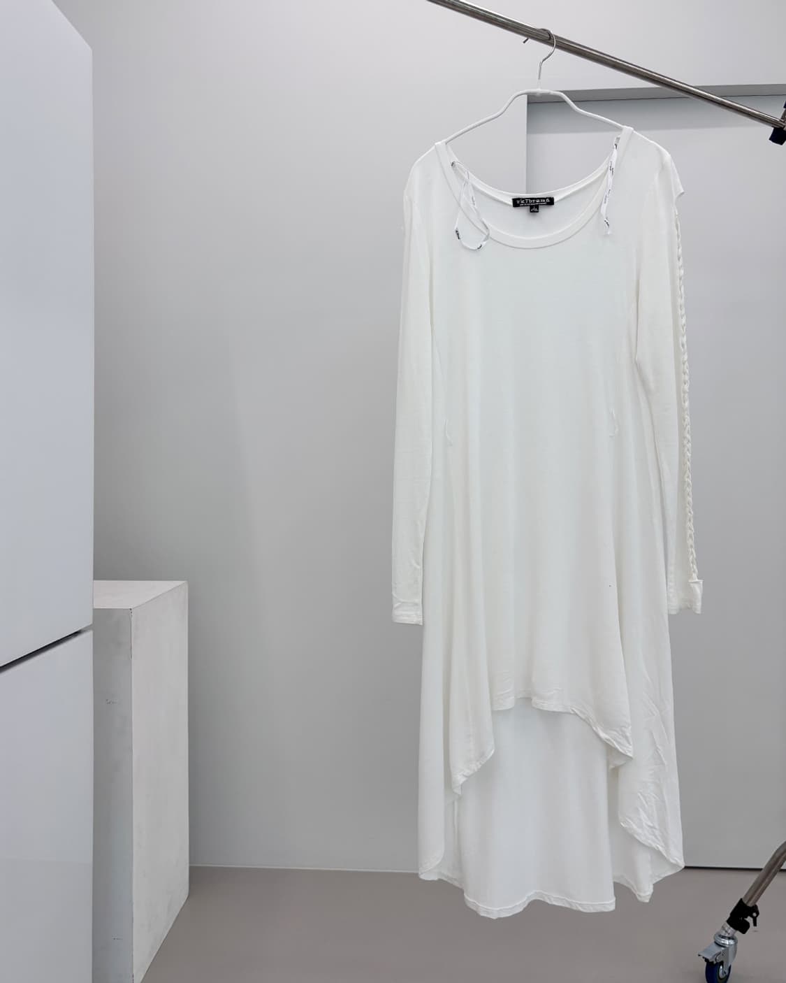 off white unbalance strap datail design  상품이미지1