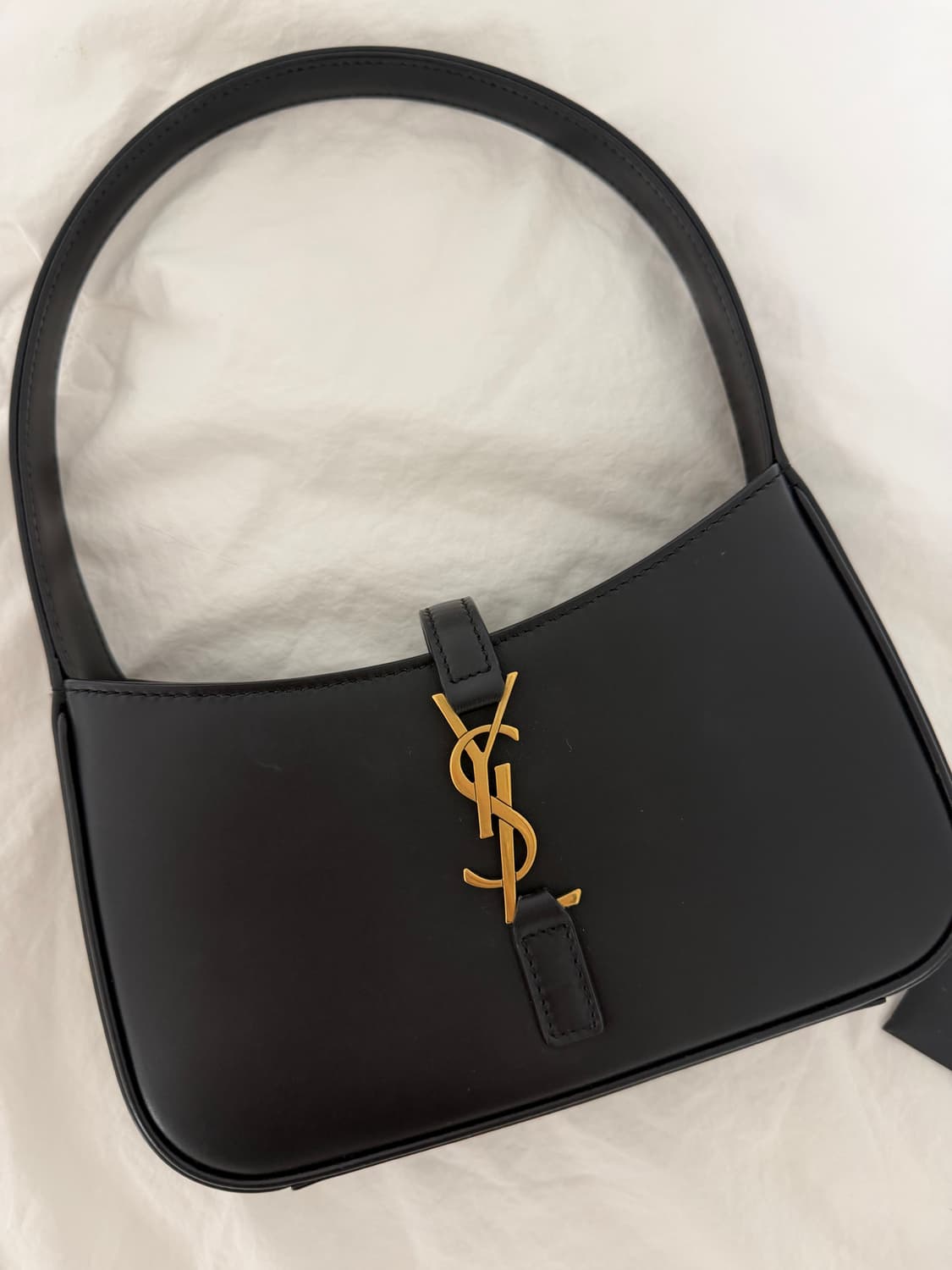 생로랑 르 5 아 7 미니 호보백 블랙 상품이미지3