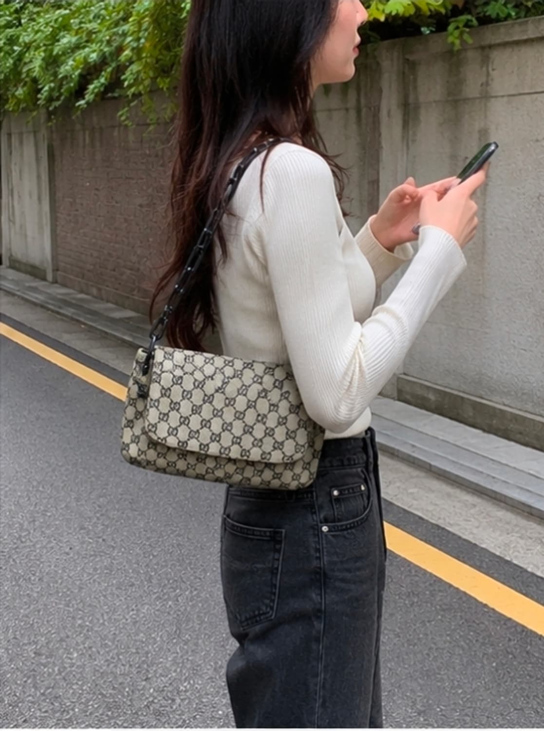 정품) 구찌 GG 패턴 블랙 체인 숄더백 (한정판) 상품이미지1