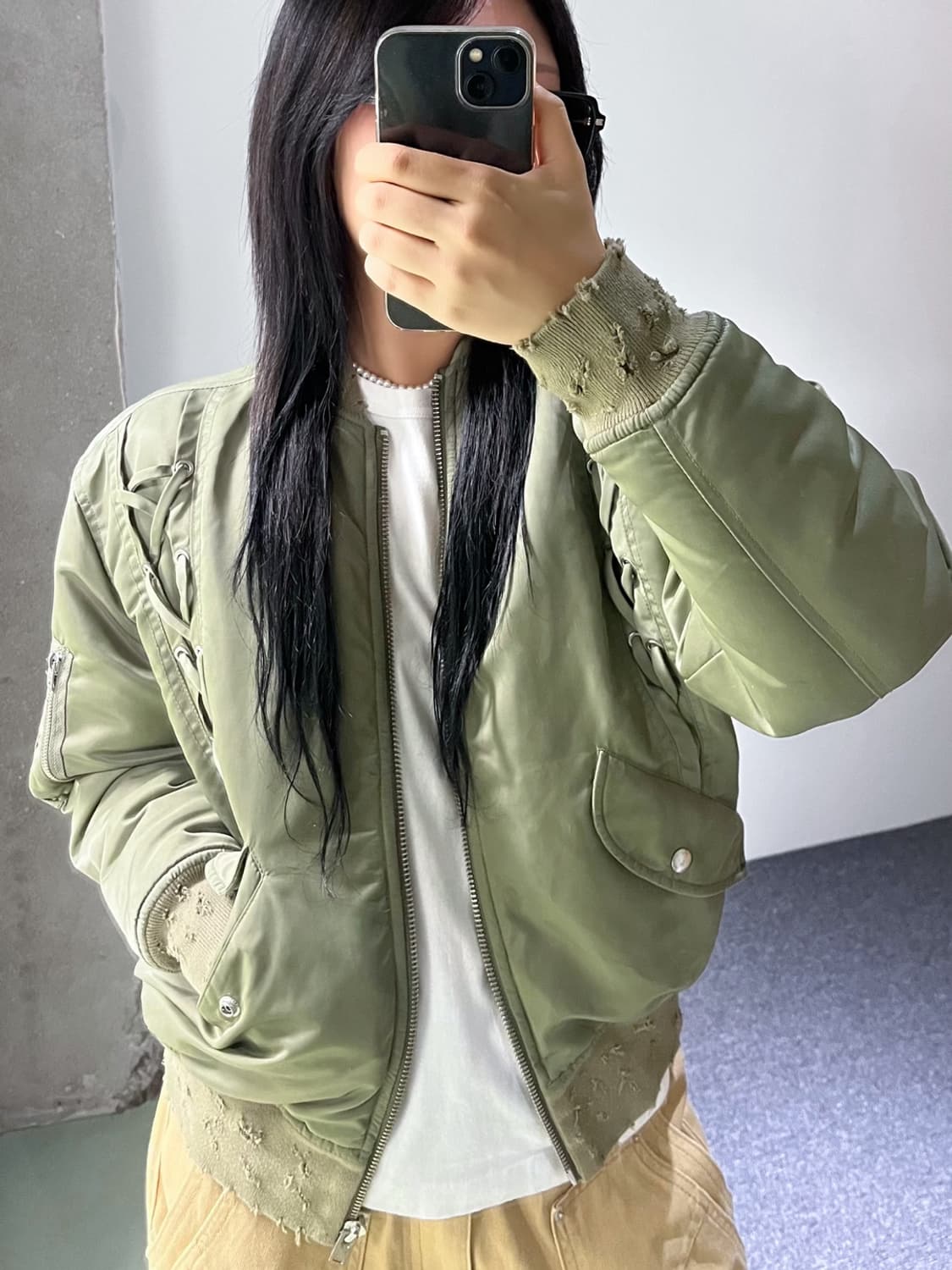 이로 진스 디스트레스드 아일렛 봄버 자켓 상품이미지4