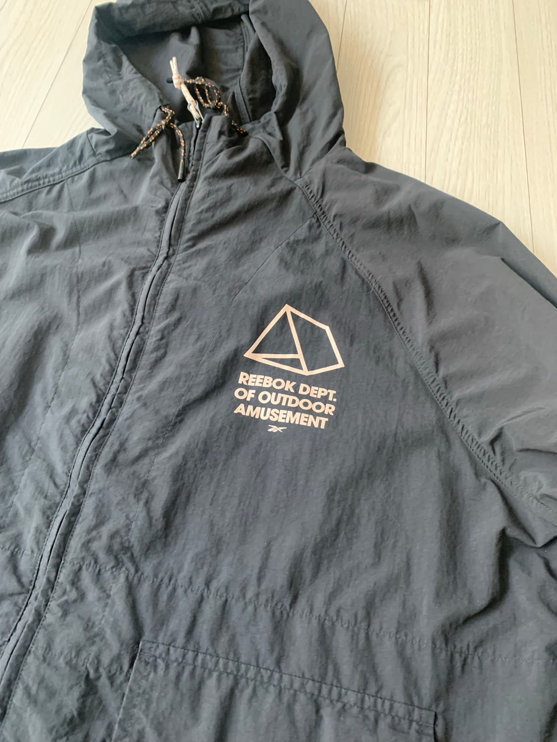 리복 아웃도어 어뮤즈먼트 후드 윈드브레이커 상품이미지3