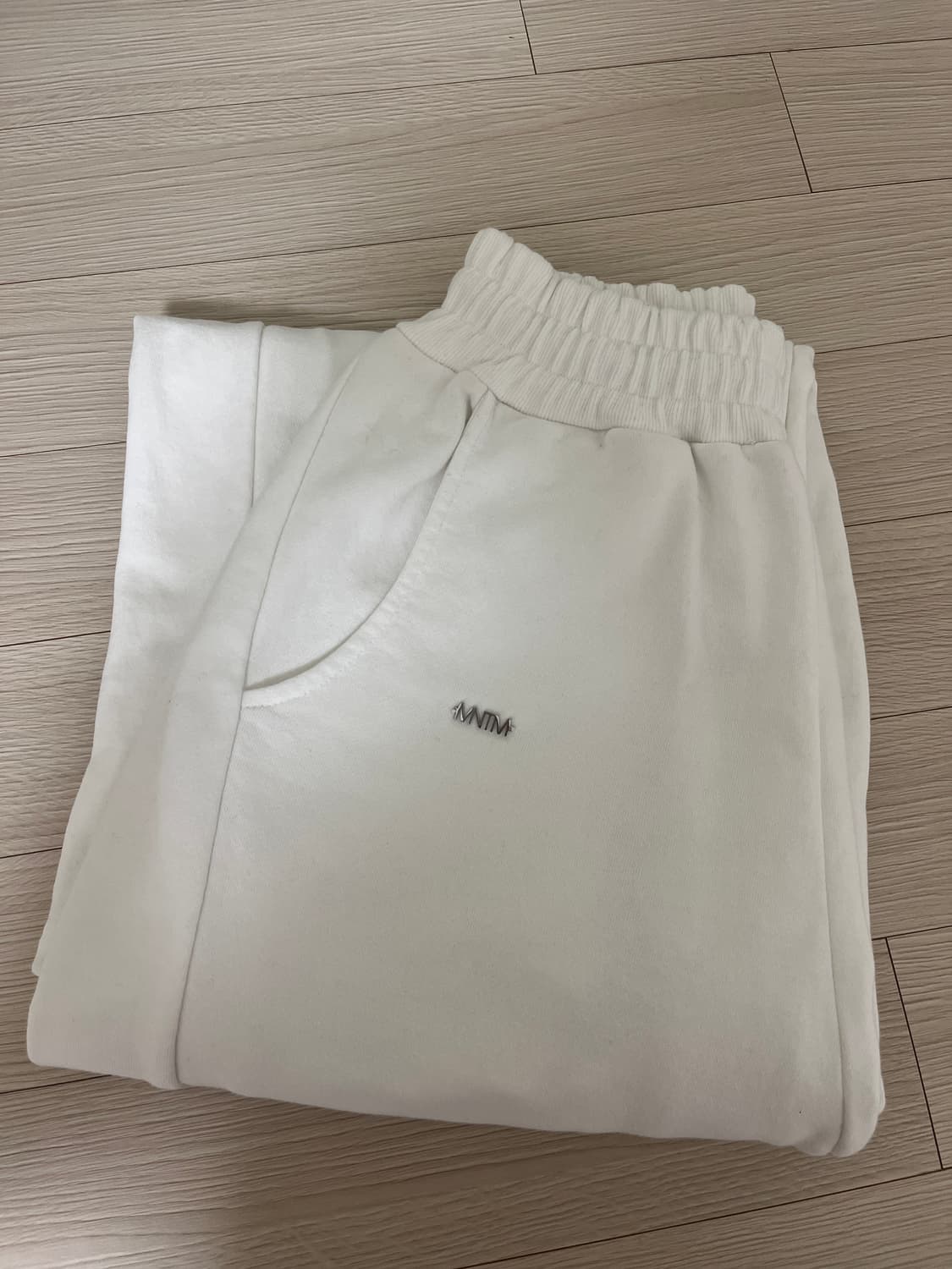 므넴 핀턱 로고 조거 팬츠 화이트  상품이미지6