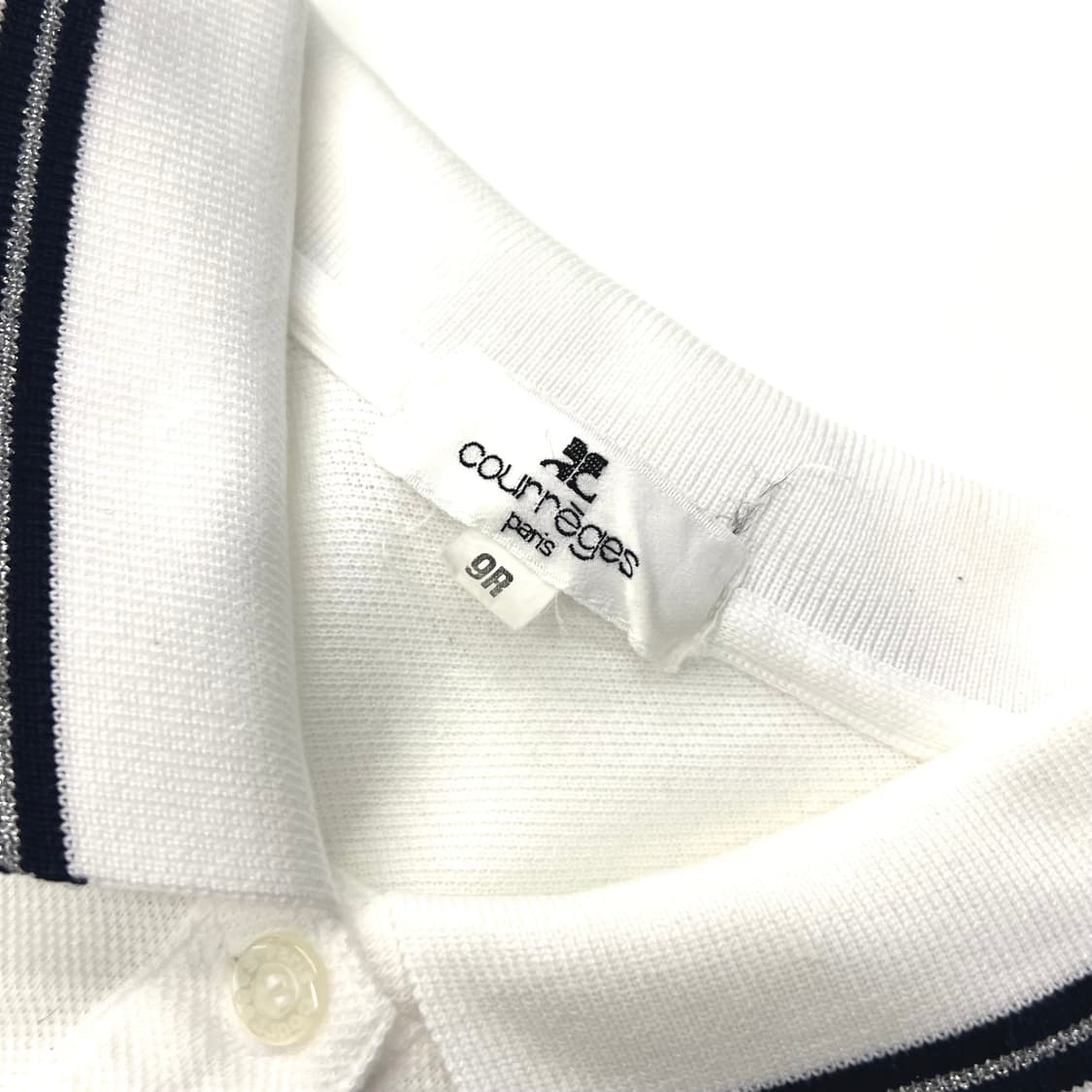 꾸레쥬 화이트 카라 삼각 로고 티셔츠 상품이미지3