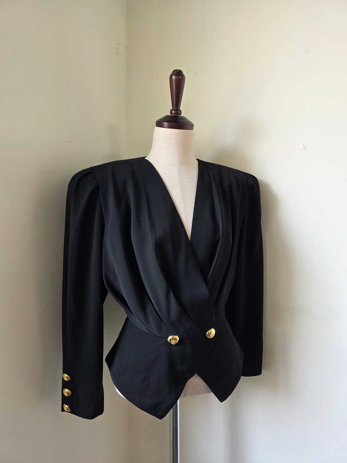 블랙 셔링 금장 더블 버튼 자켓 상품이미지2