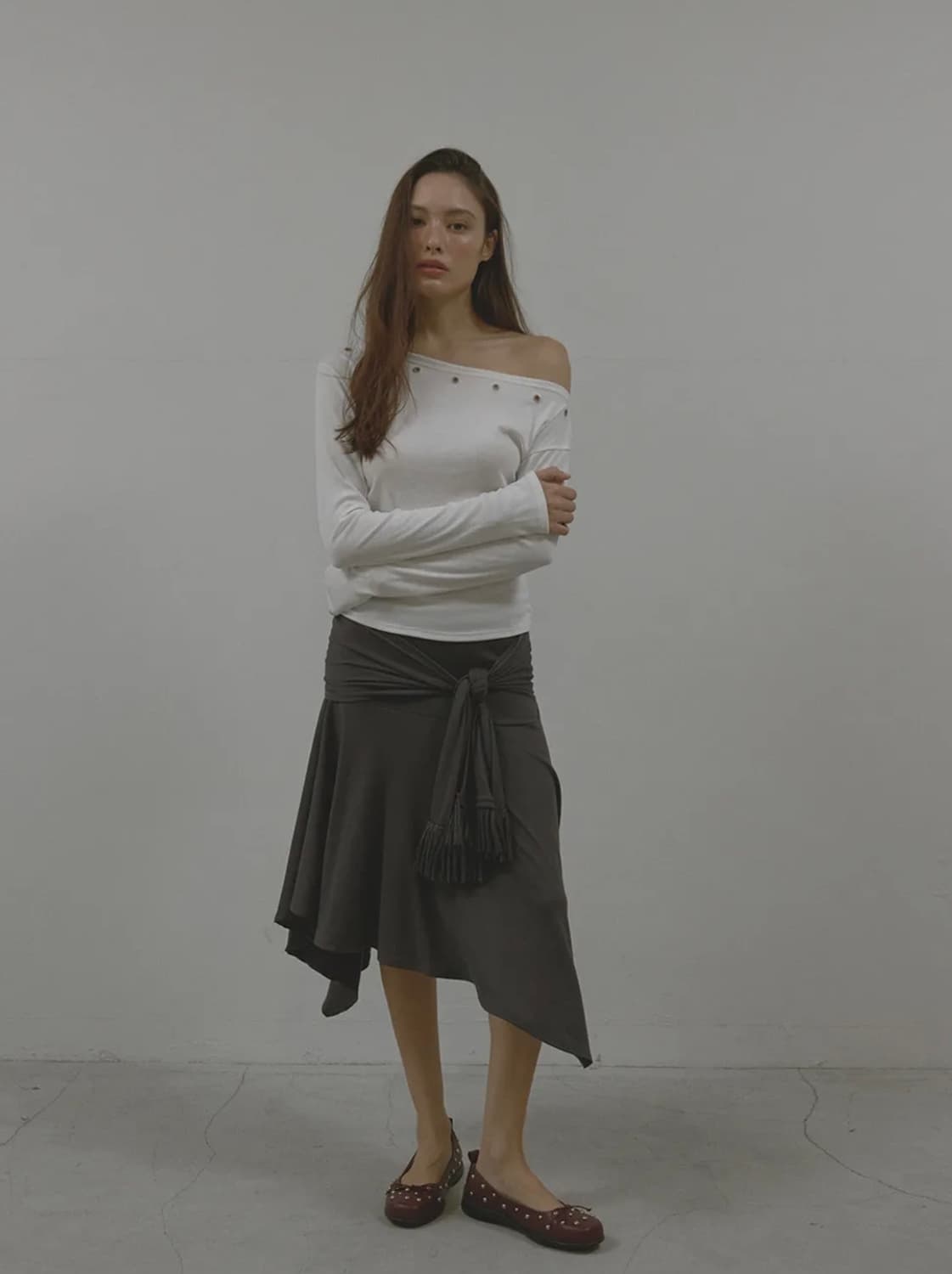 아수라 아일렛 원 숄더 롱 슬리브리스 티셔츠 아이보리 상품이미지4