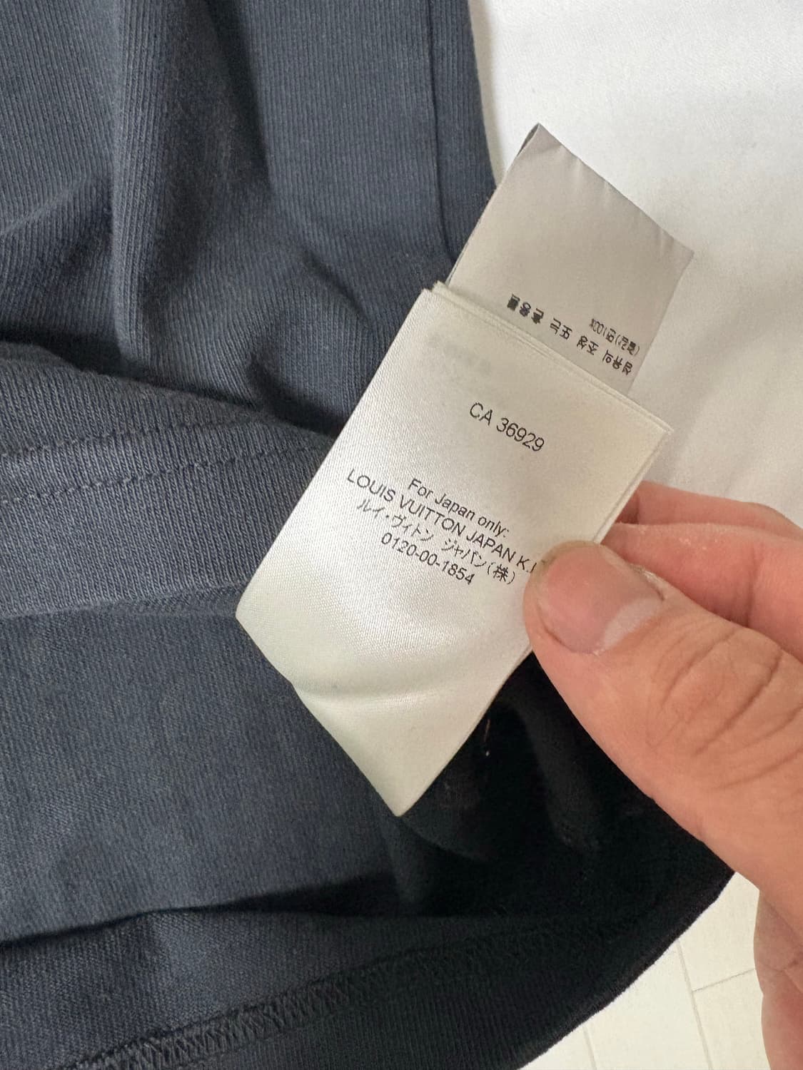 루이비통 스테이플 에디션 블랙 티셔츠 XL 백화점판 상품이미지8