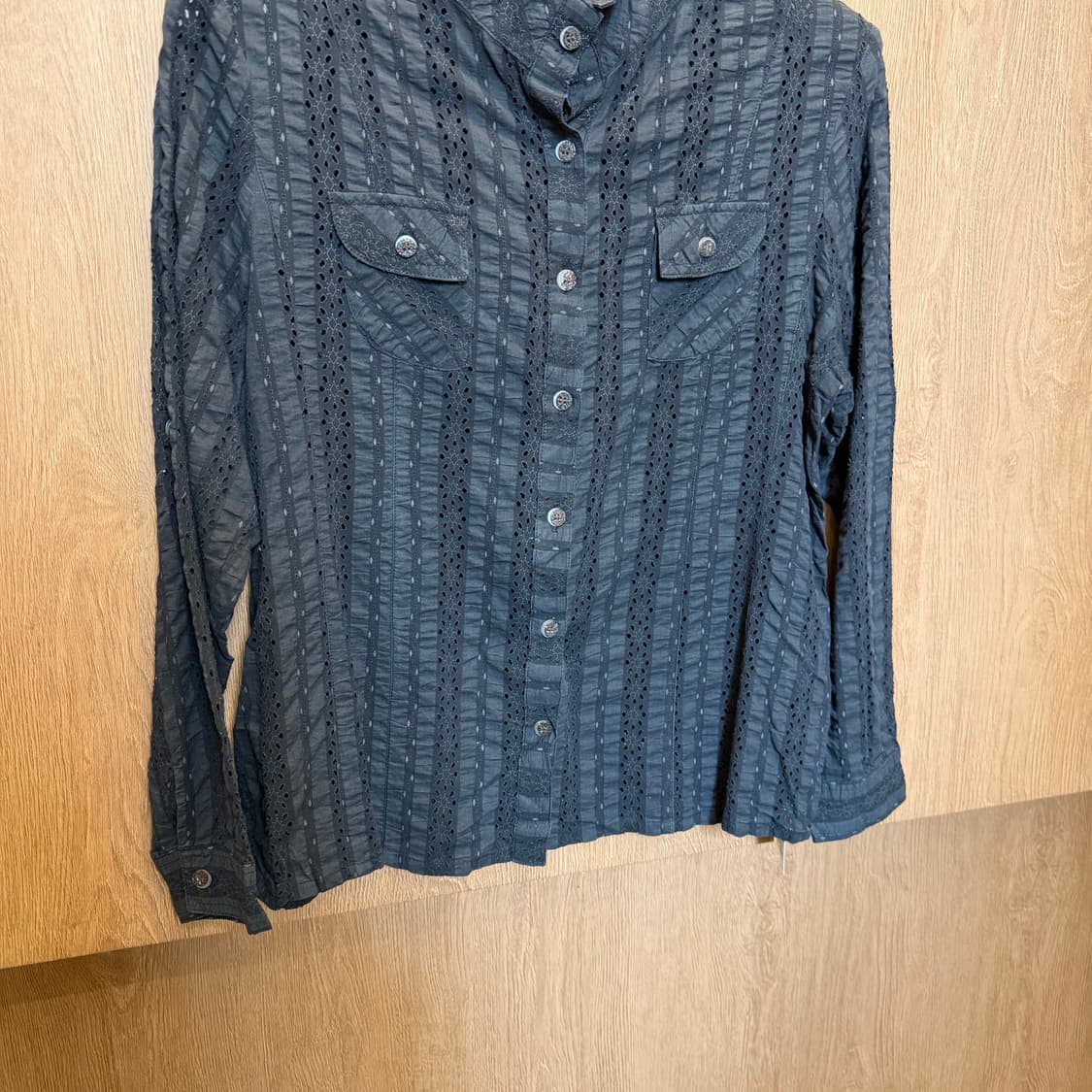 빈티지 하이넥 펀칭 레이스 블라우스 스트라이프 배색 디테일 블랙 상품이미지4