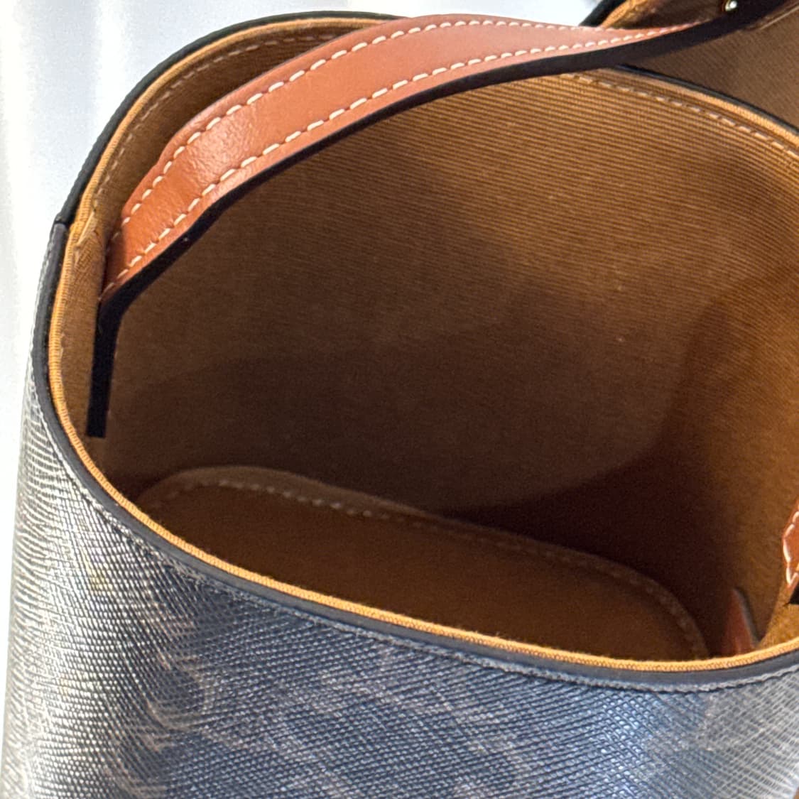 셀린느 트리옹프 퀴르 박스 큐브백  상품이미지9