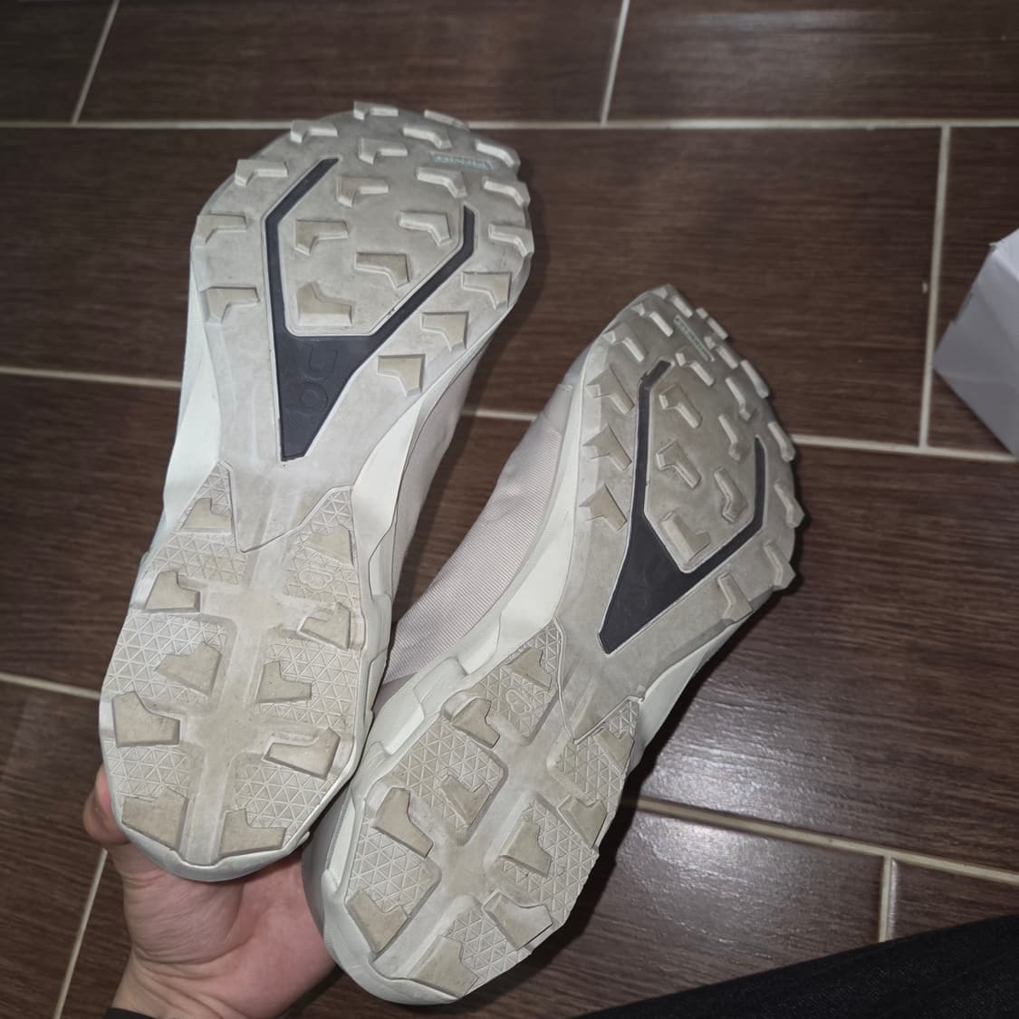 온 러닝 x 파프 클라우드벤쳐 피크 아이스 문 285사이즈 상품이미지4