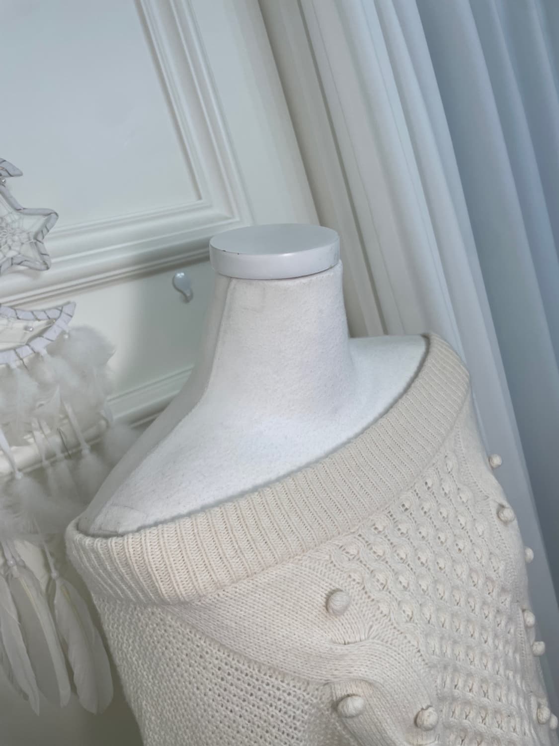 ivory off-shoulder wool pompom sweater 상품이미지7