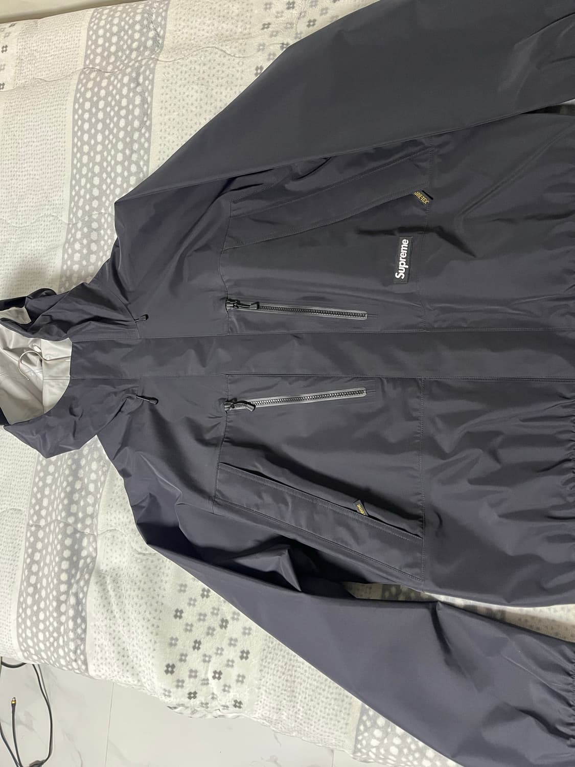 슈프림 고어텍스 테이프드심 자켓 L사이즈 팝니다 상품이미지2