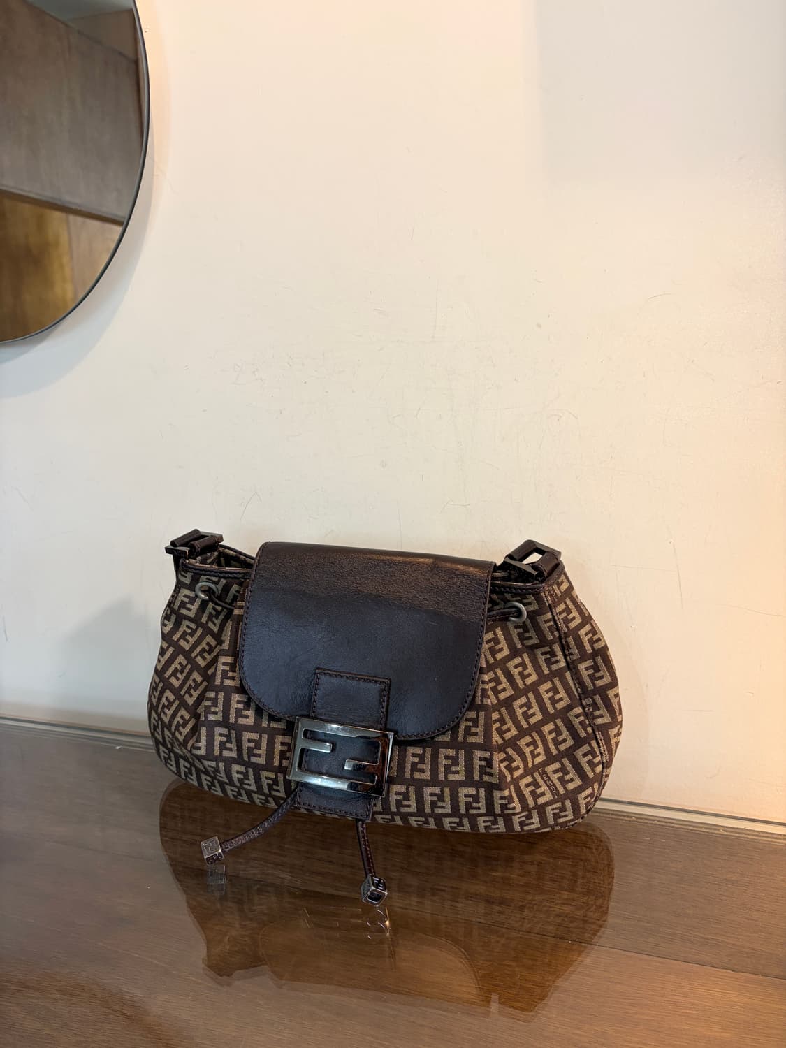 FENDI 펜디 버킷 맘마 숄더백 상품이미지2