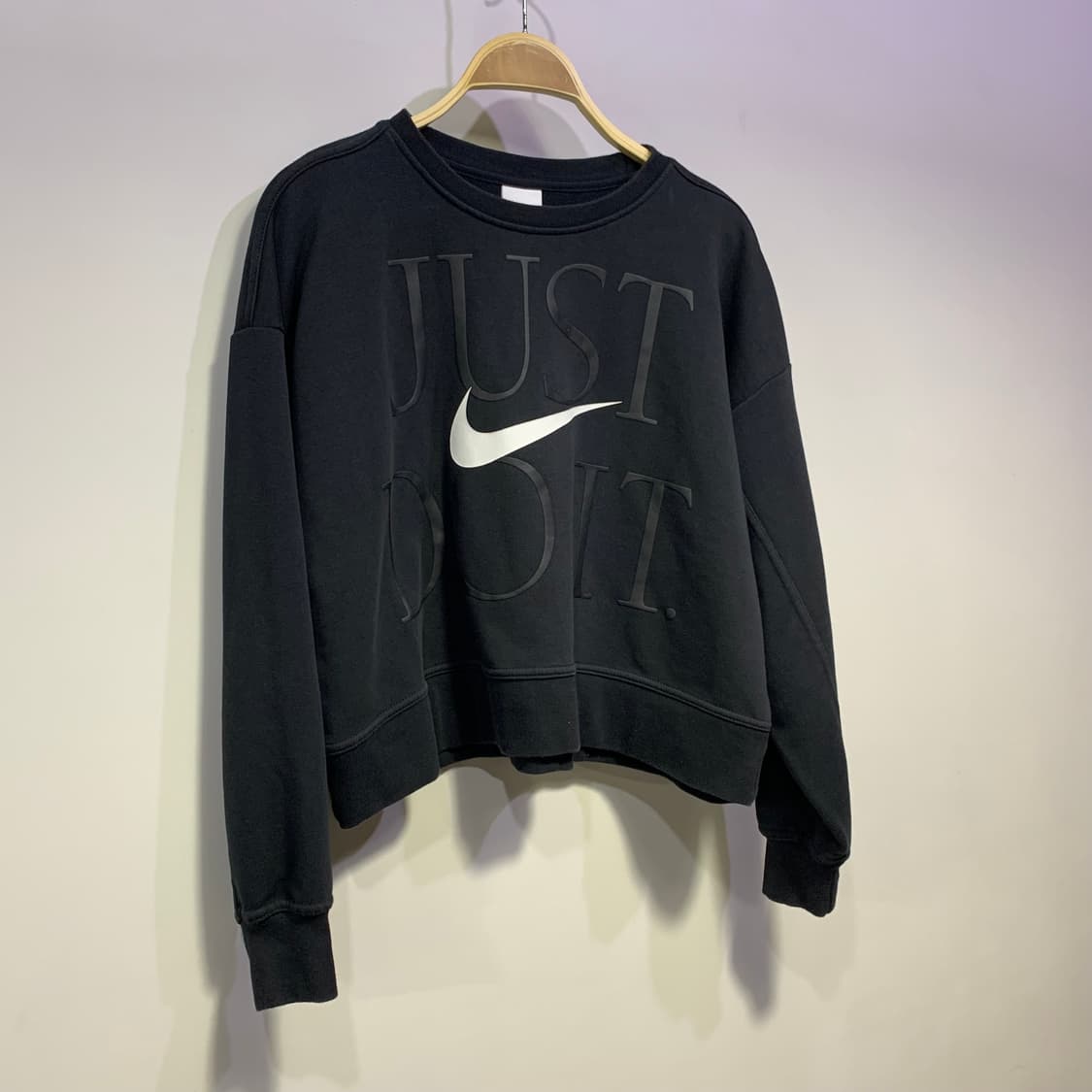 나이키 여성 크롭 맨투맨 판매합니다 상품이미지3