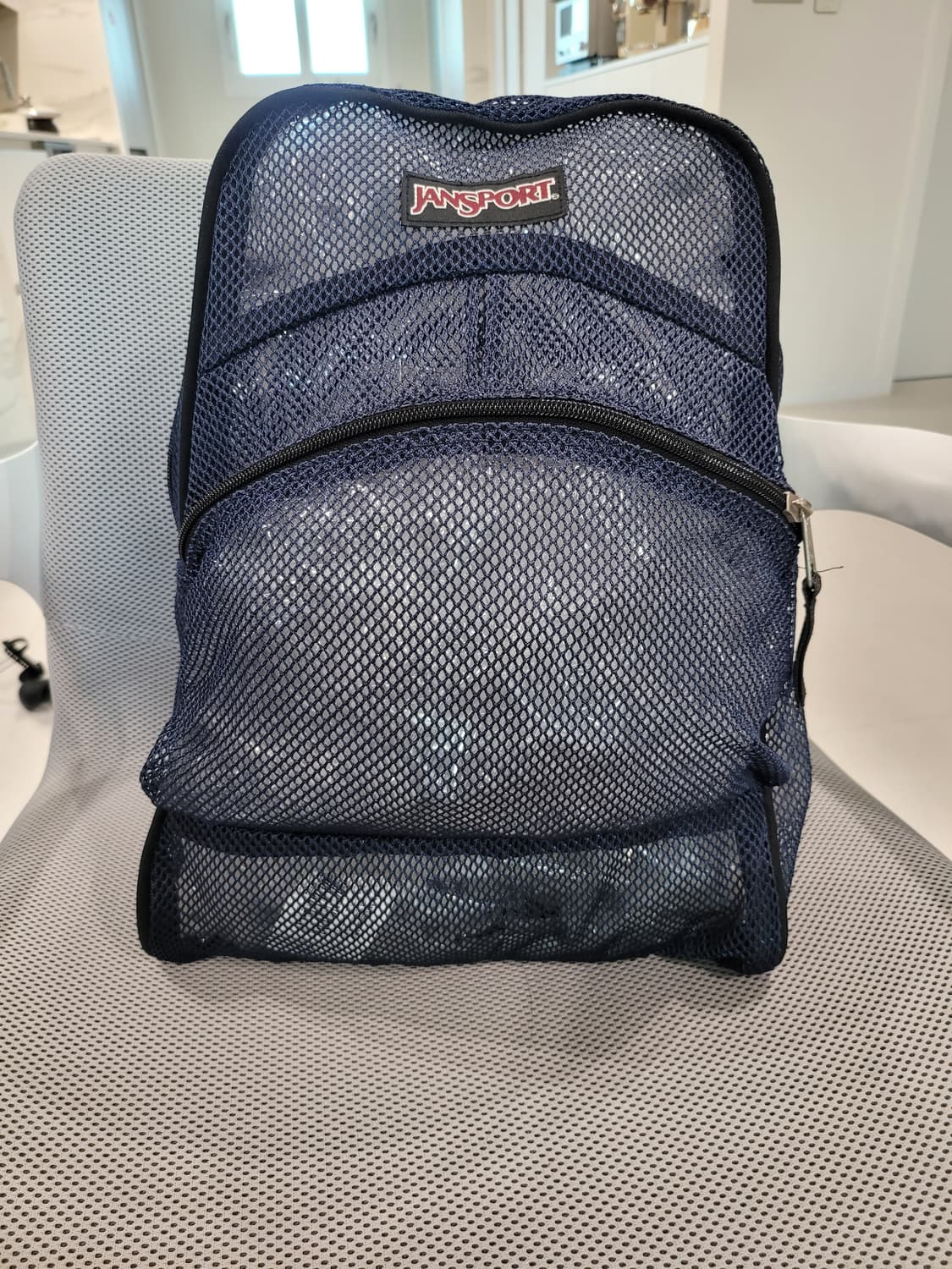 [잔스포츠] 여름의 청량함을 담은, ‘속이 깊은’ 메쉬팩 백팩 (네이비) 상품이미지1