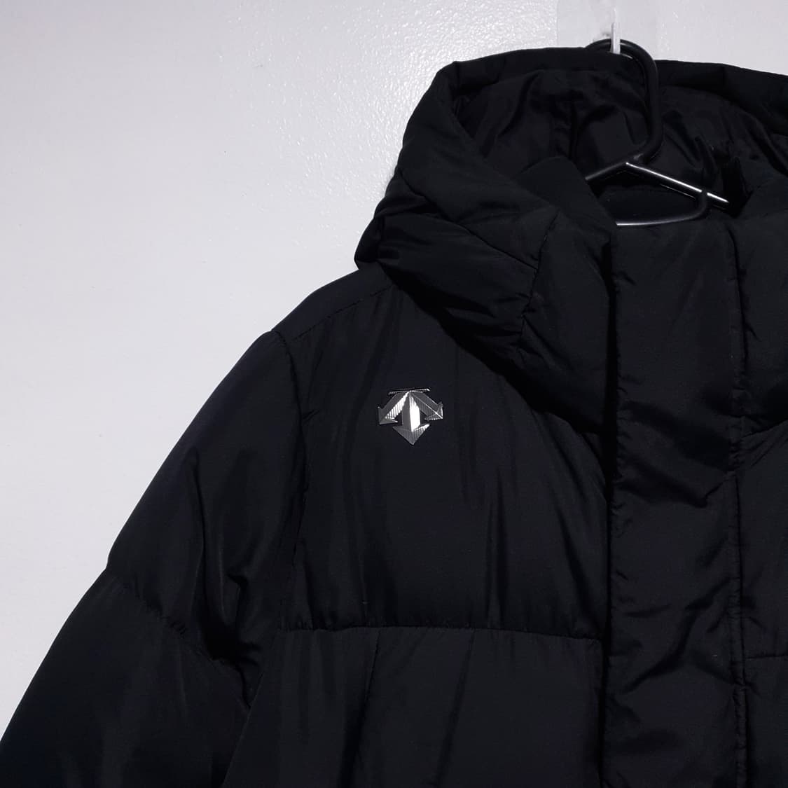 실측 M (95) 데상트 캐논 구스다운 롱패딩 후드 점퍼 블랙 상품이미지4