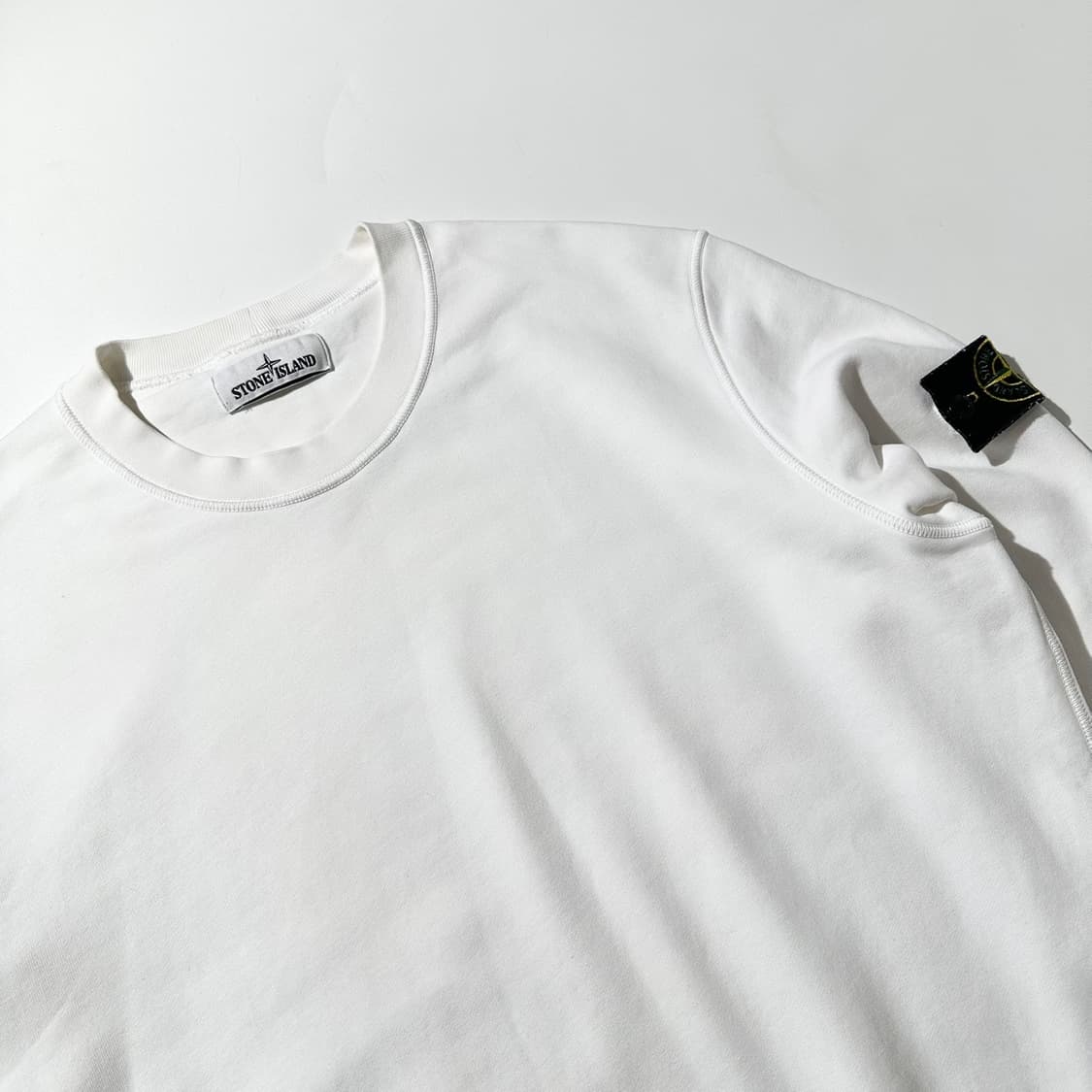 스톤아일랜드 사이드로고 와펜 맨투맨 상품이미지3