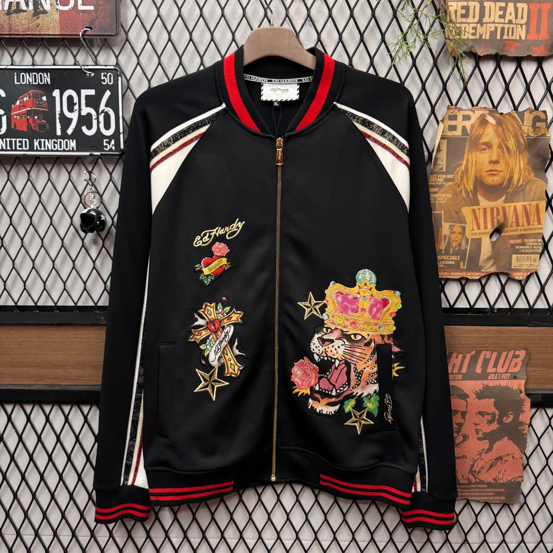 에드 하디 트랙 자켓 전면 타이거 크라운 자수 포인트 블랙 상품이미지1