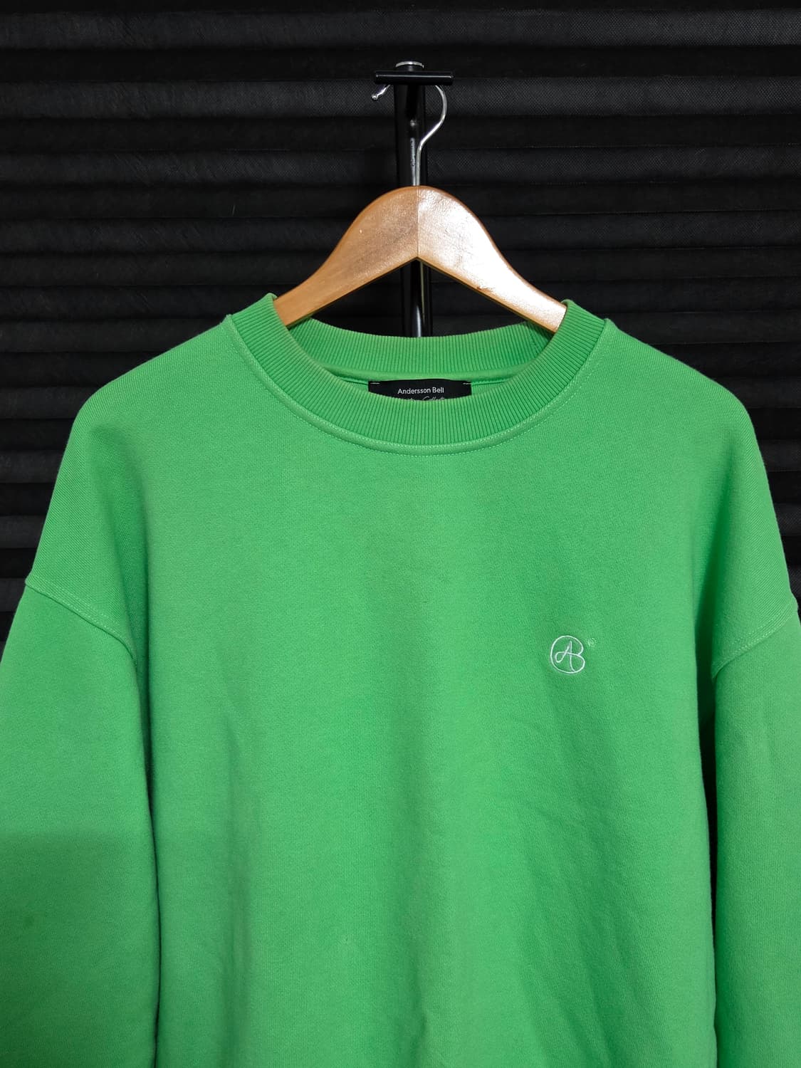 [앤더슨벨] 유니섹스 시그니쳐 엠블럼 맨투맨 | 00029 상품이미지2