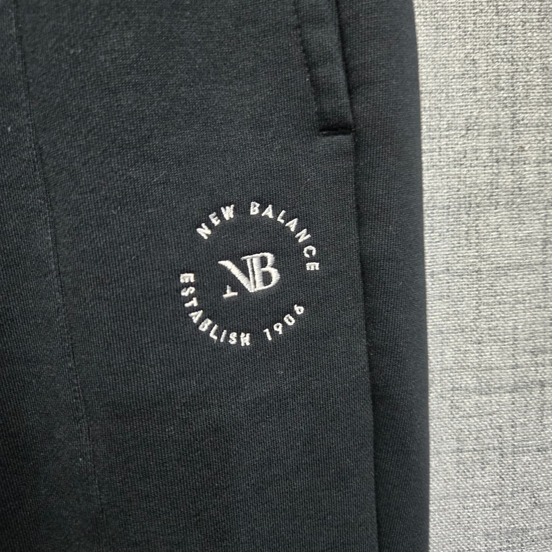 뉴발란스 블랙 와이드핏 트레이닝 바지  상품이미지3