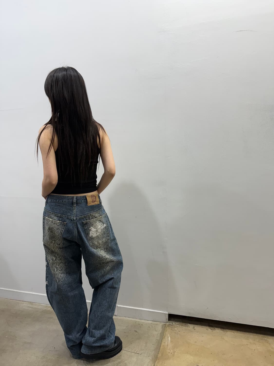 카라쿠리 타마시 파이톤 패턴 자수 와이드 데님팬츠 상품이미지8